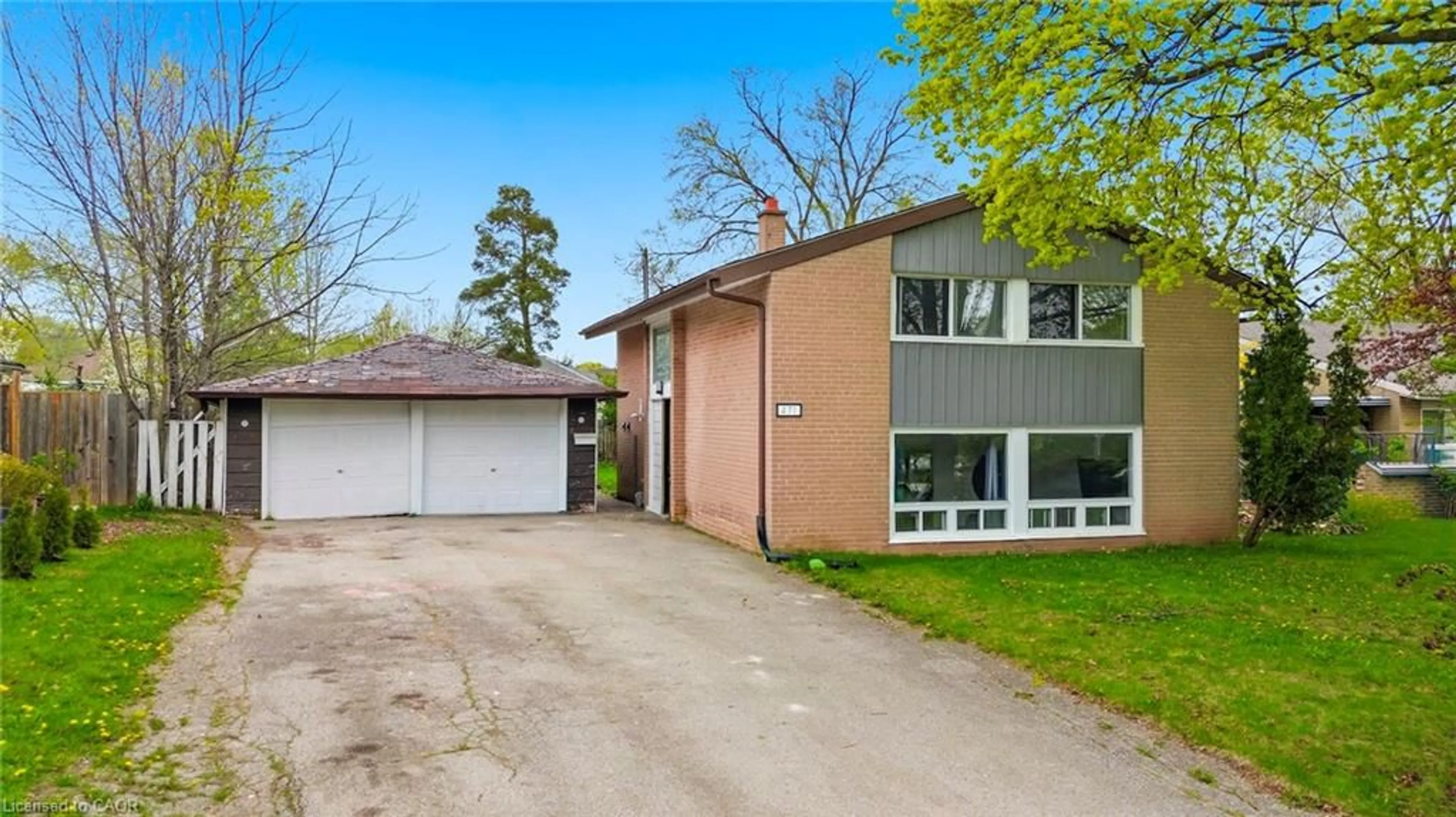 Home with brick exterior material, street for 471 Seabourne Dr, Oakville Ontario L6L 4E9
