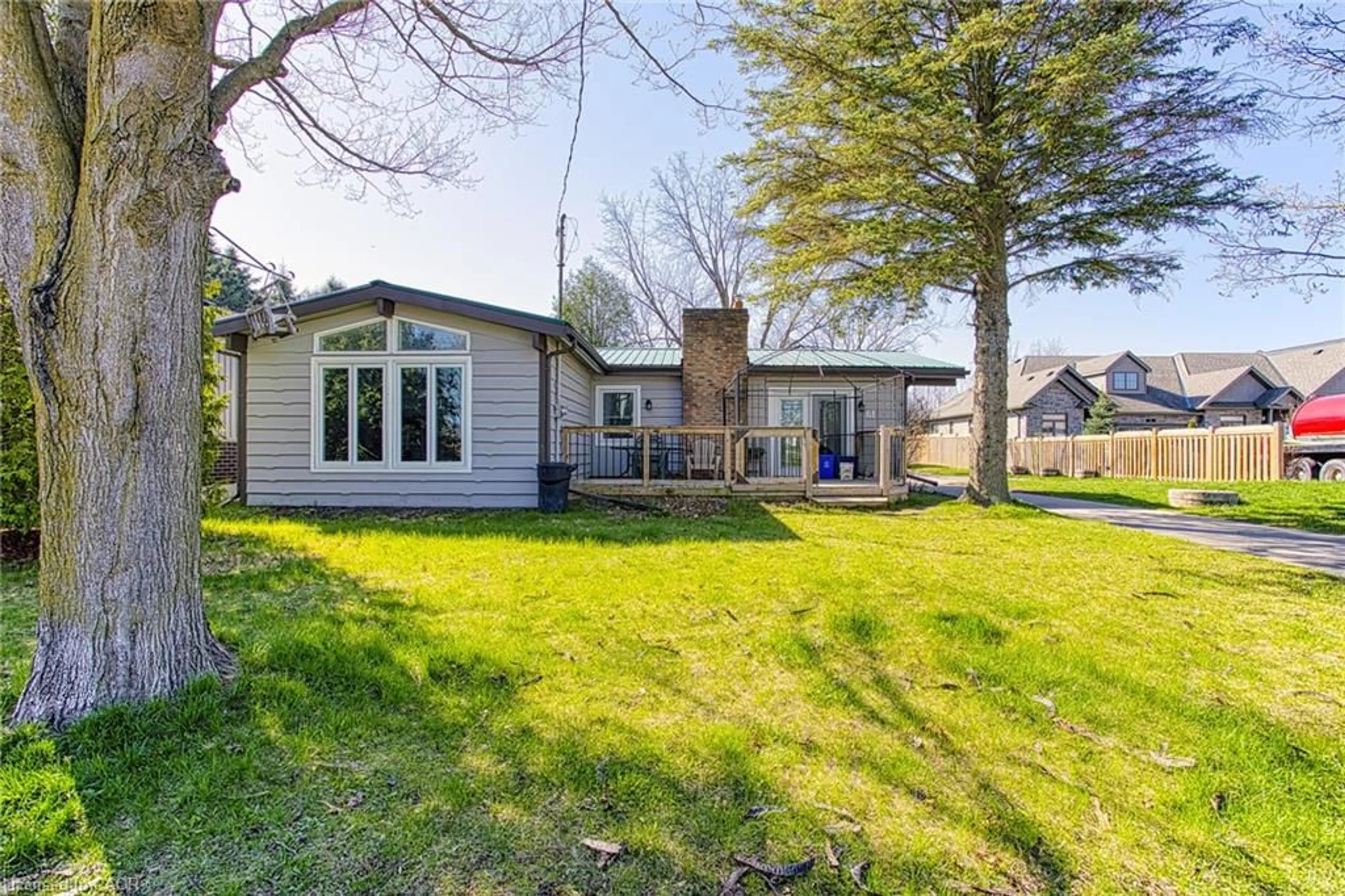 Patio, water/lake/river/ocean view for 61 Cedar St, Paris Ontario N3L 0A1