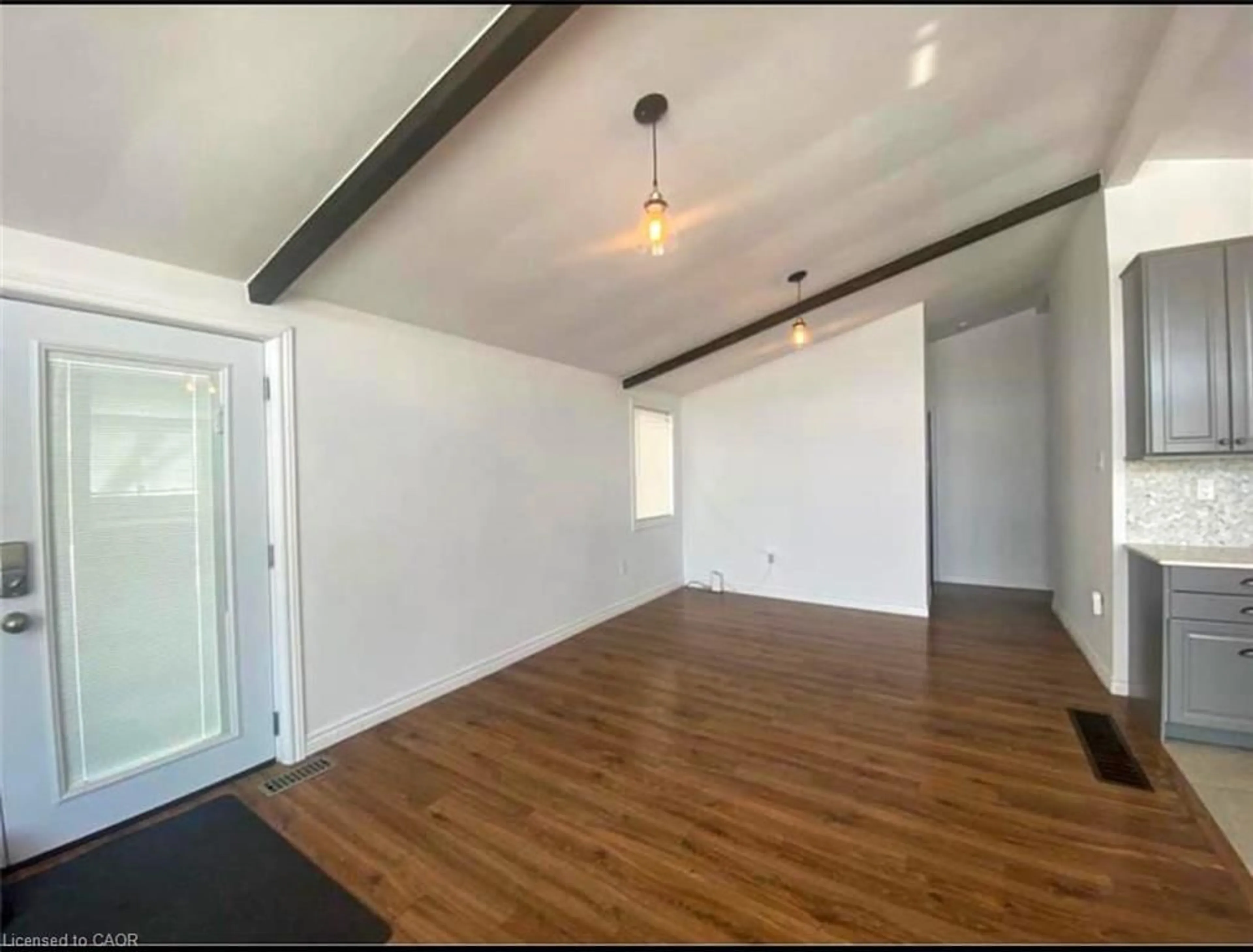 A pic of a room for 61 Cedar St, Paris Ontario N3L 0A1