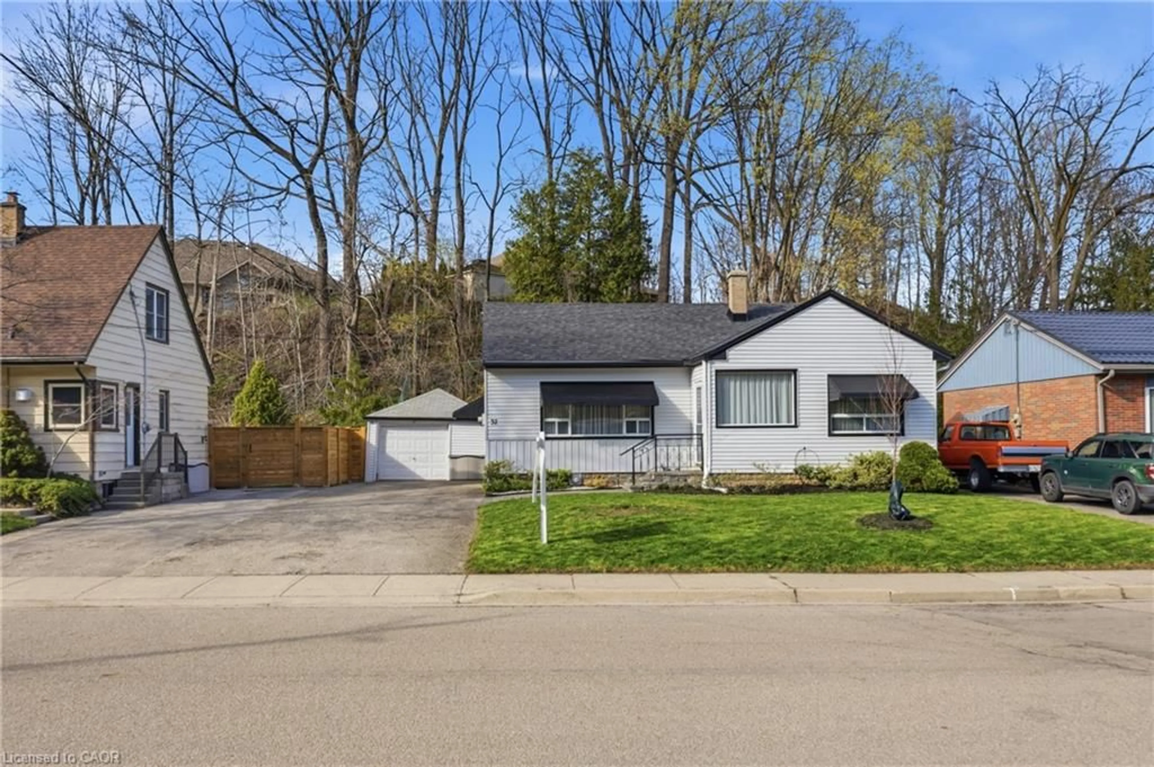 Home with brick exterior material, street for 37 Central Park Ave, Dundas Ontario L9H 2M5