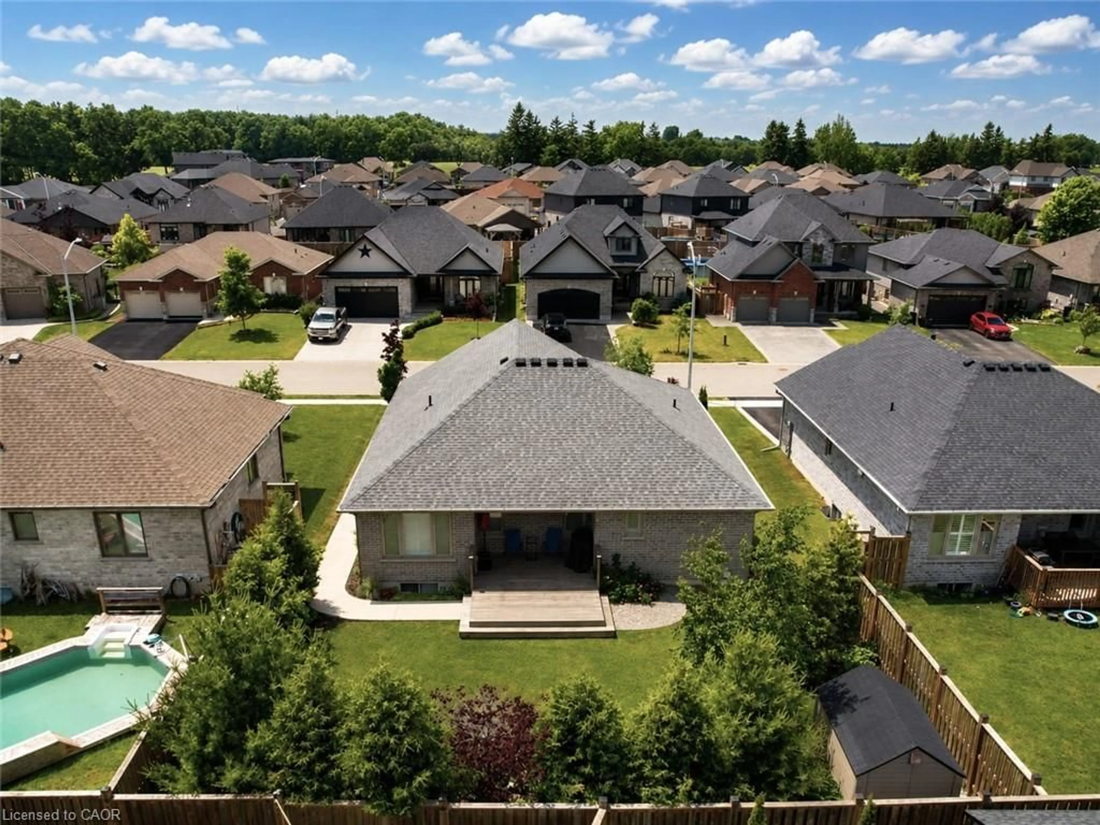 A pic from outside/outdoor area/front of a property/back of a property/a pic from drone, mountain view for 98 Allandale Cres, Simcoe Ontario N3Y 0B4