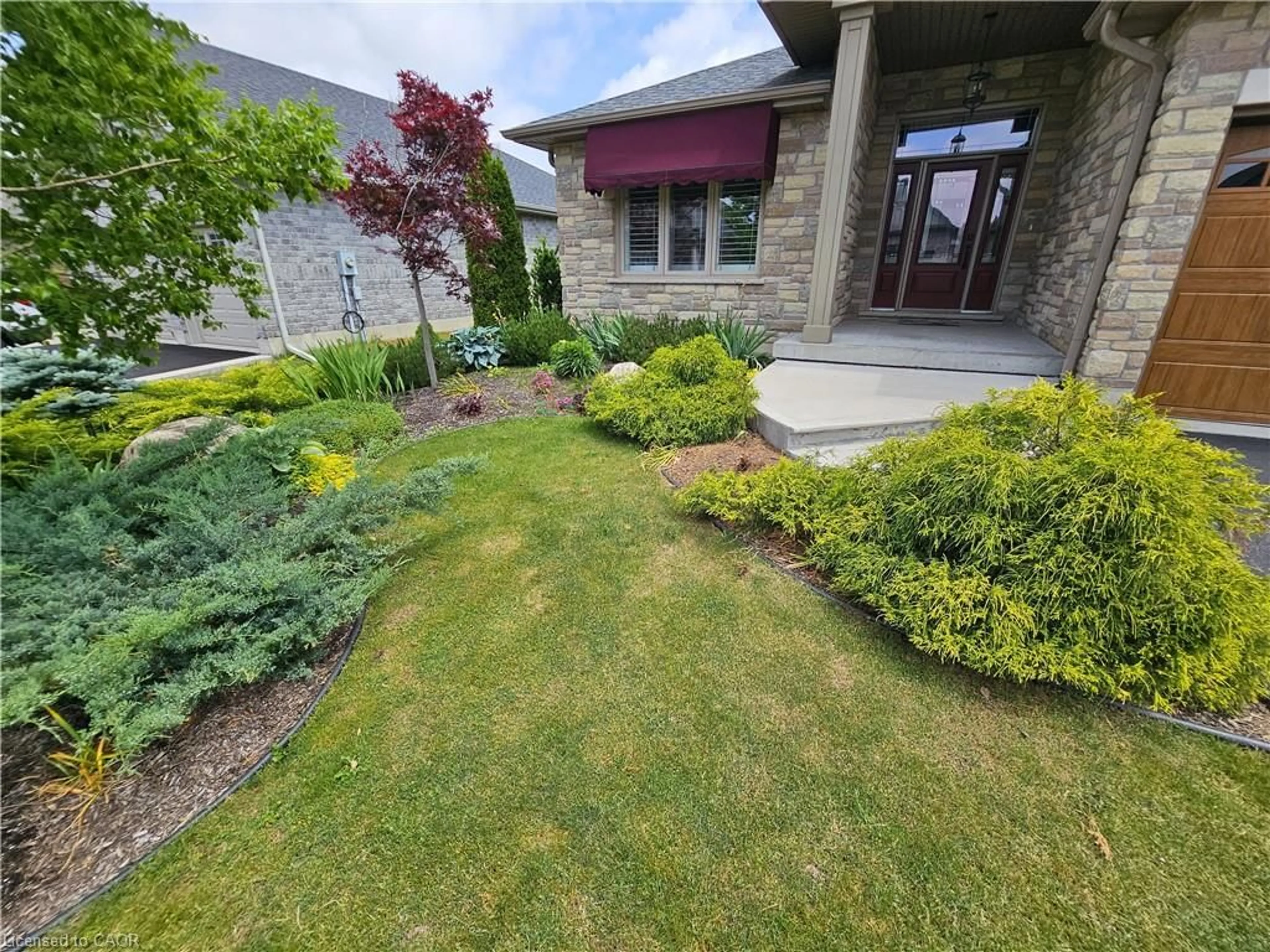 A pic from outside/outdoor area/front of a property/back of a property/a pic from drone, street for 98 Allandale Cres, Simcoe Ontario N3Y 0B4