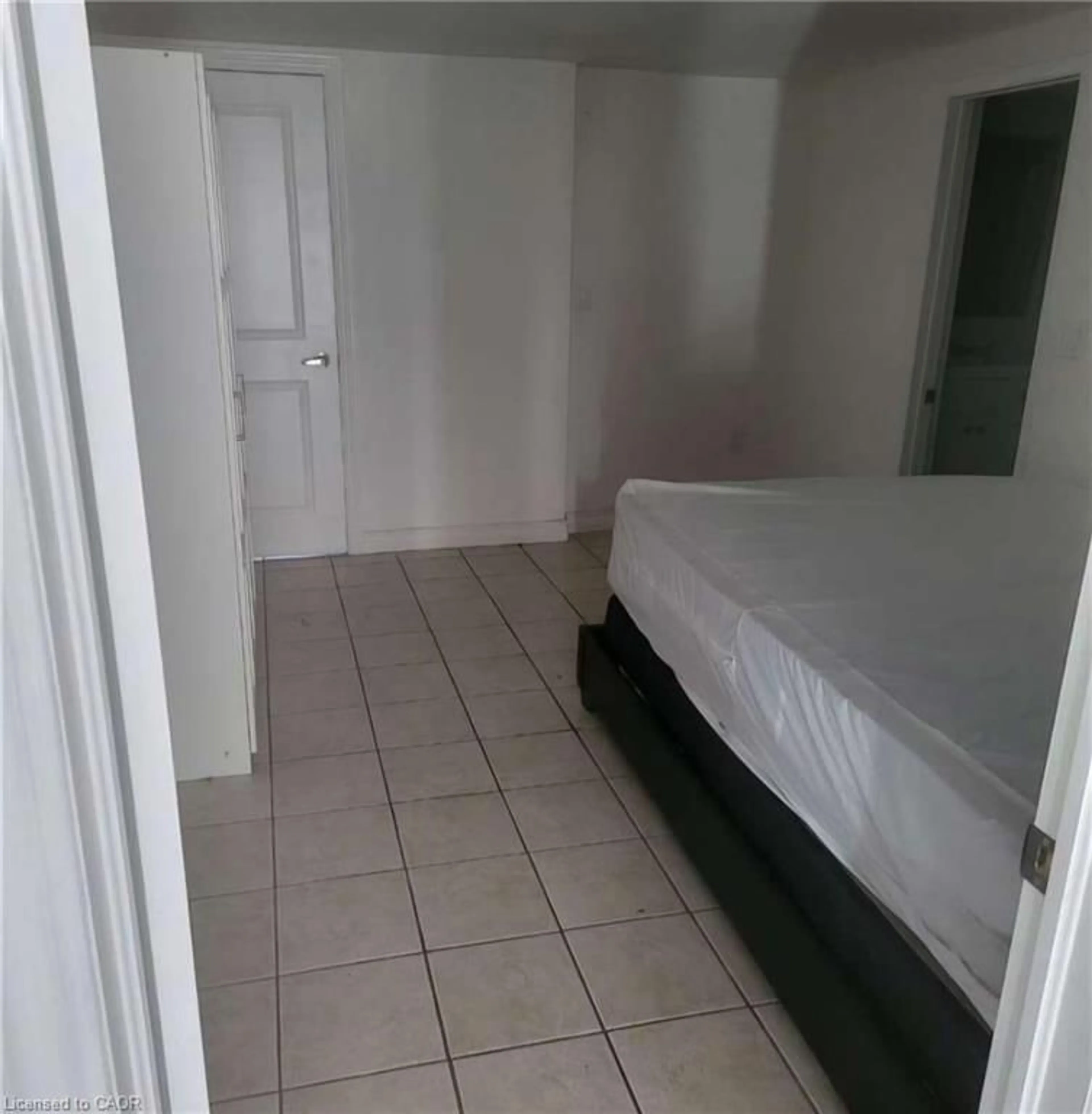 A pic of a room for 467 Limeridge Rd, Hamilton Ontario L9C 2V7
