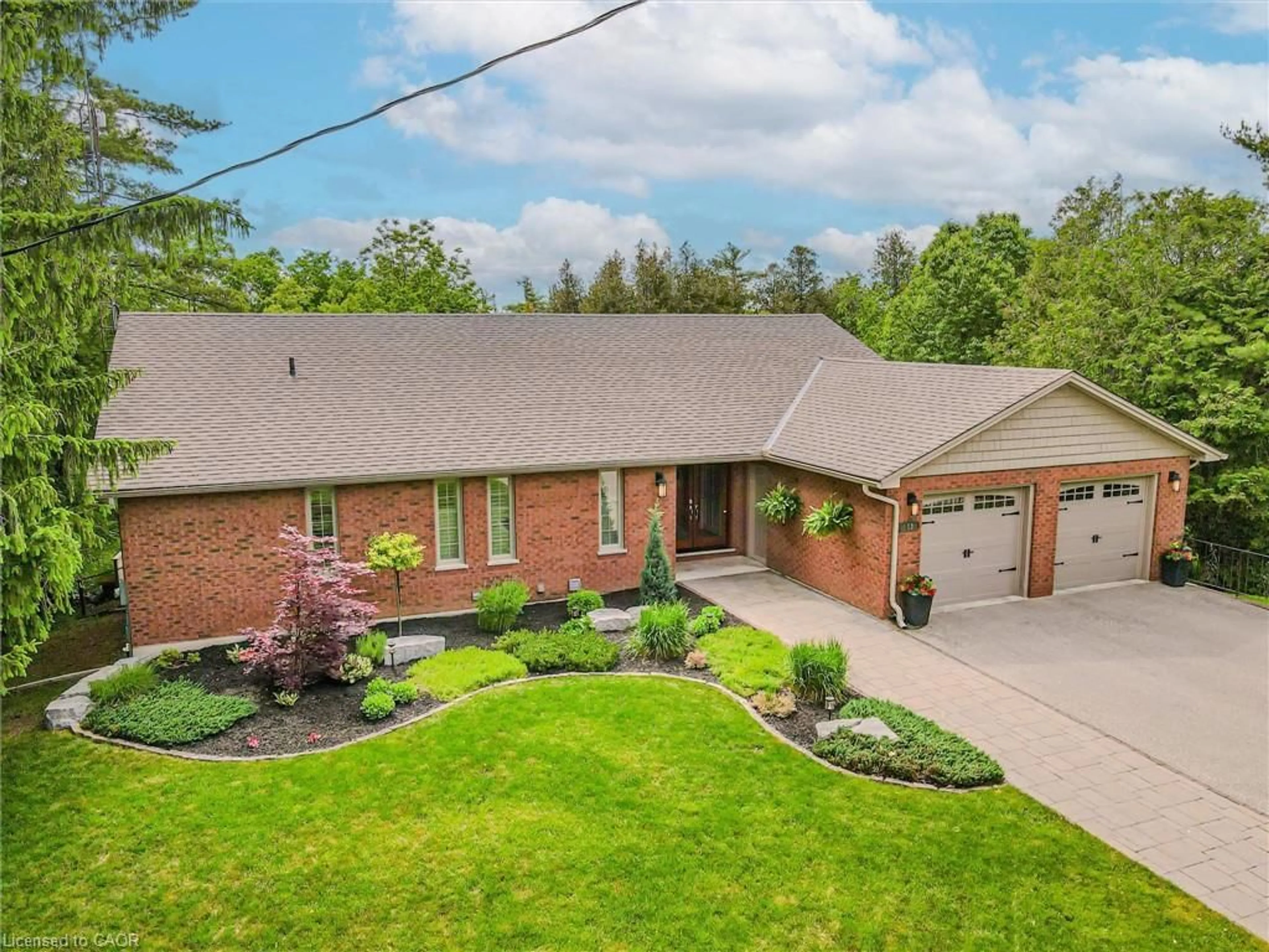 A pic from outside/outdoor area/front of a property/back of a property/a pic from drone, street for 13 Randell Dr, Guelph/Eramosa Ontario N1H 6J3