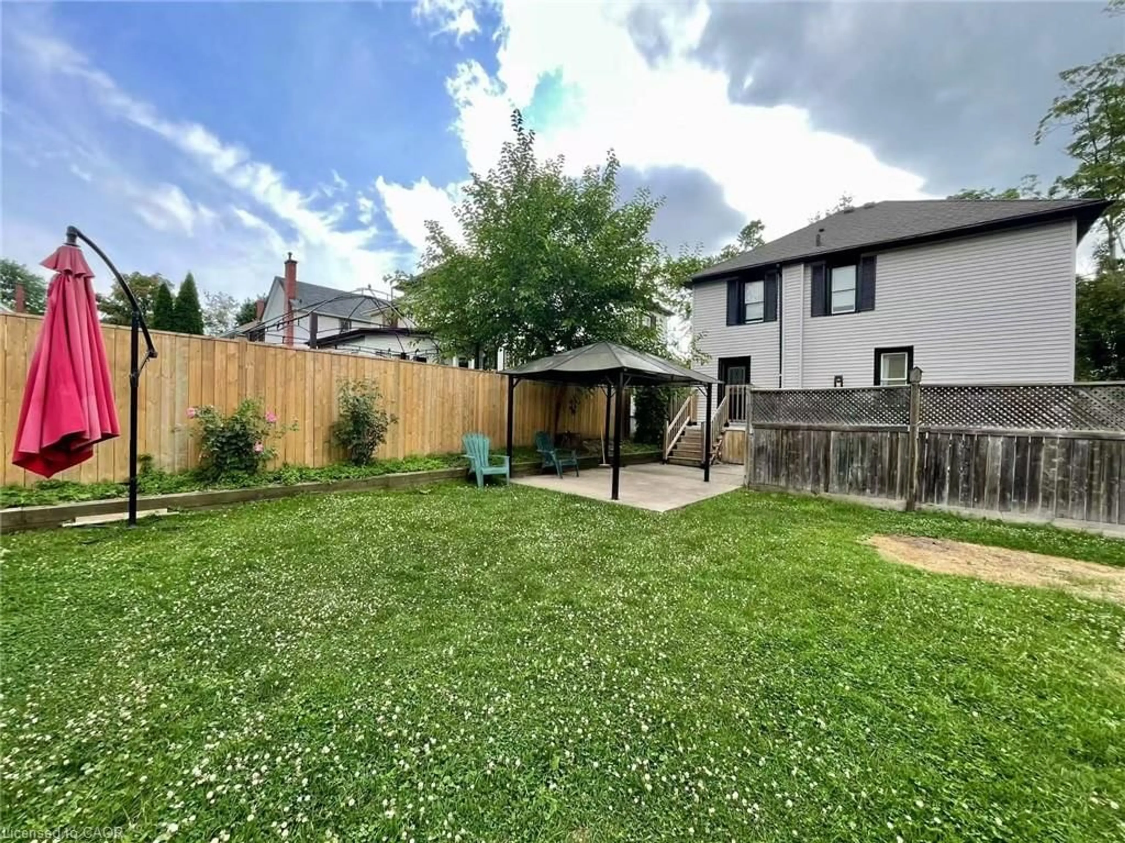 A pic from outside/outdoor area/front of a property/back of a property/a pic from drone, street for 12 Carleton St, Thorold Ontario L2V 2A3