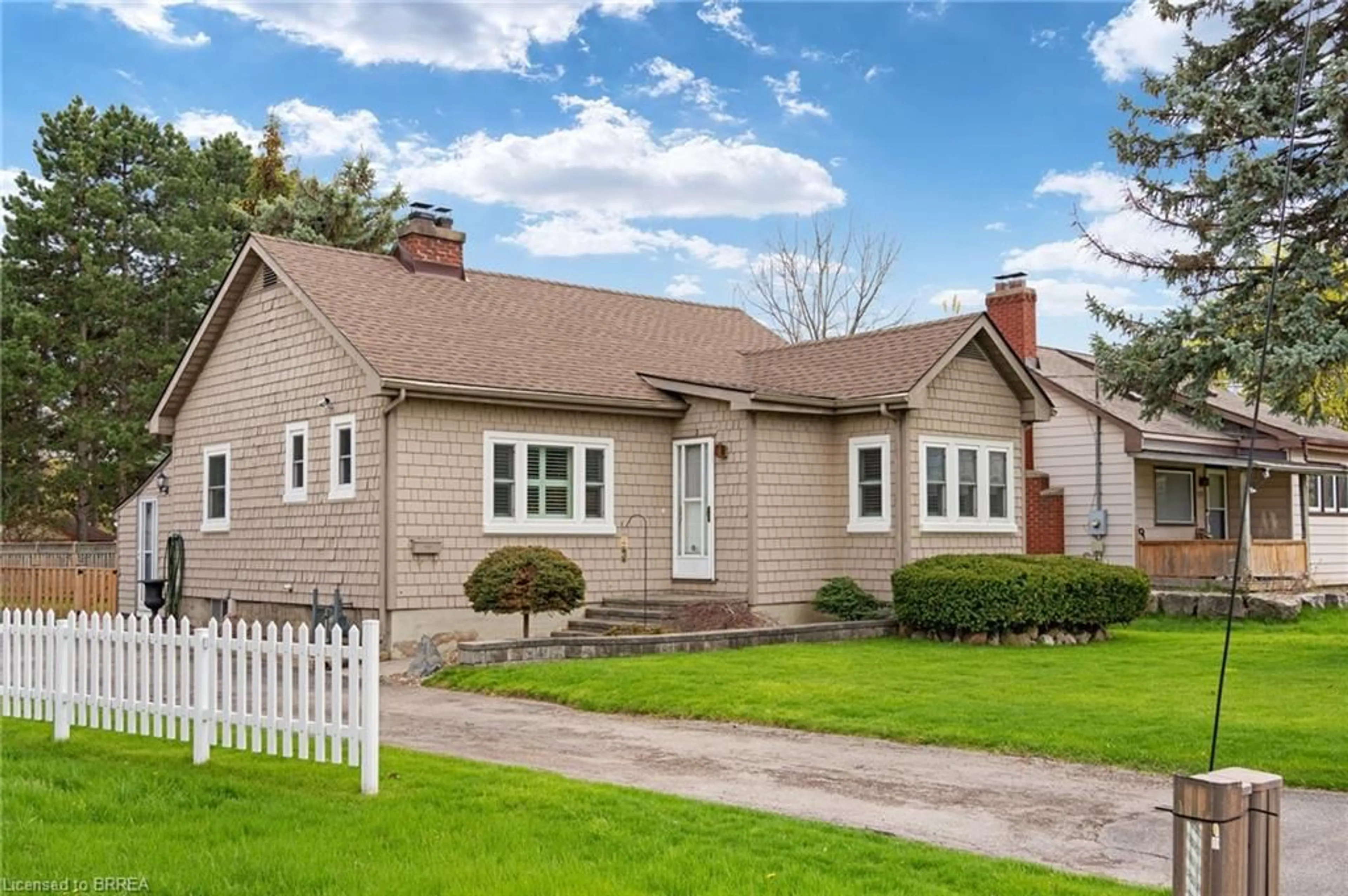 Home with vinyl exterior material, street for 111 Tollgate Rd, Brantford Ontario N3R 4Z8