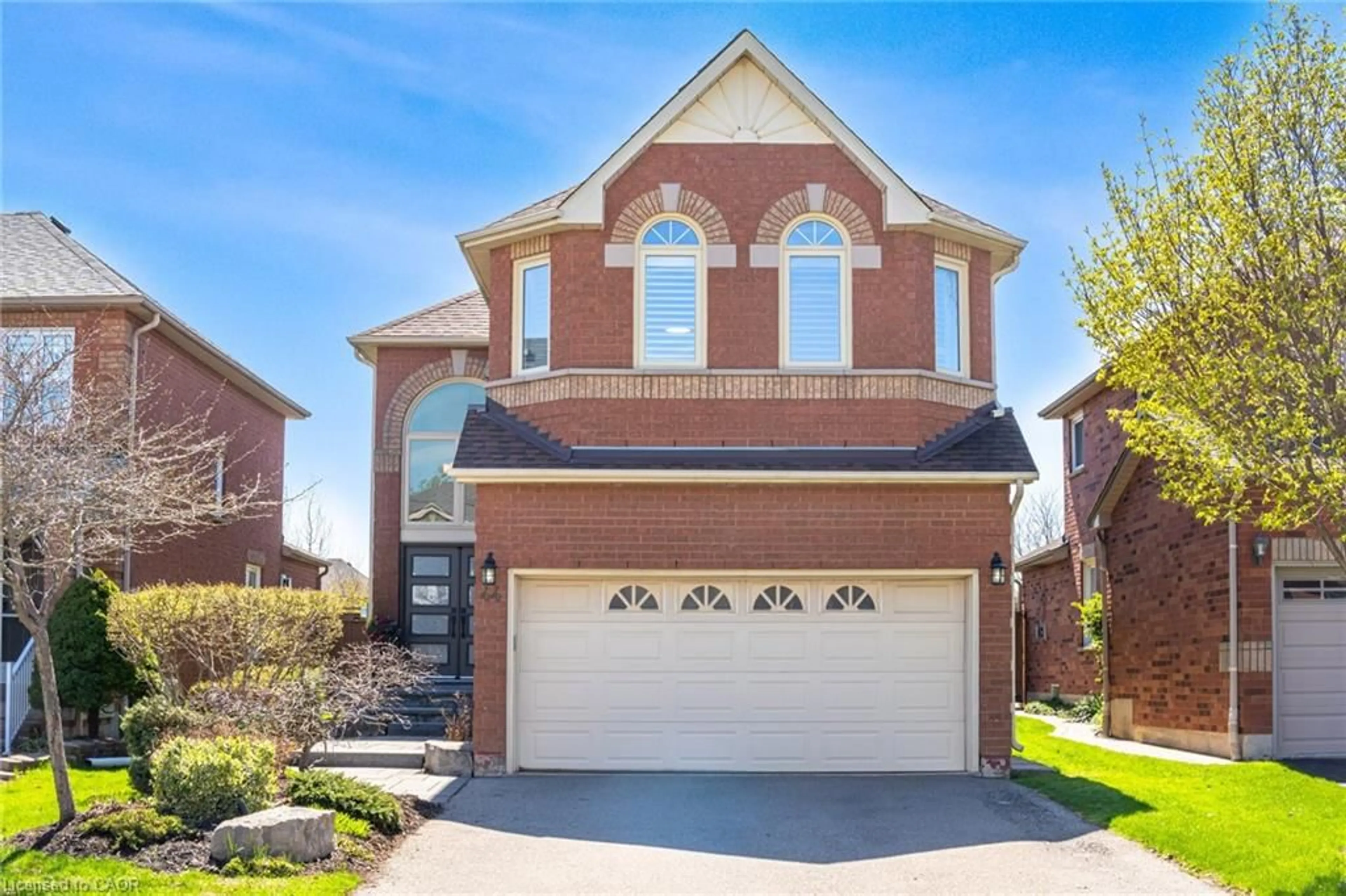 Home with brick exterior material, street for 44 Banington Cres, Brampton Ontario L7A 1G4
