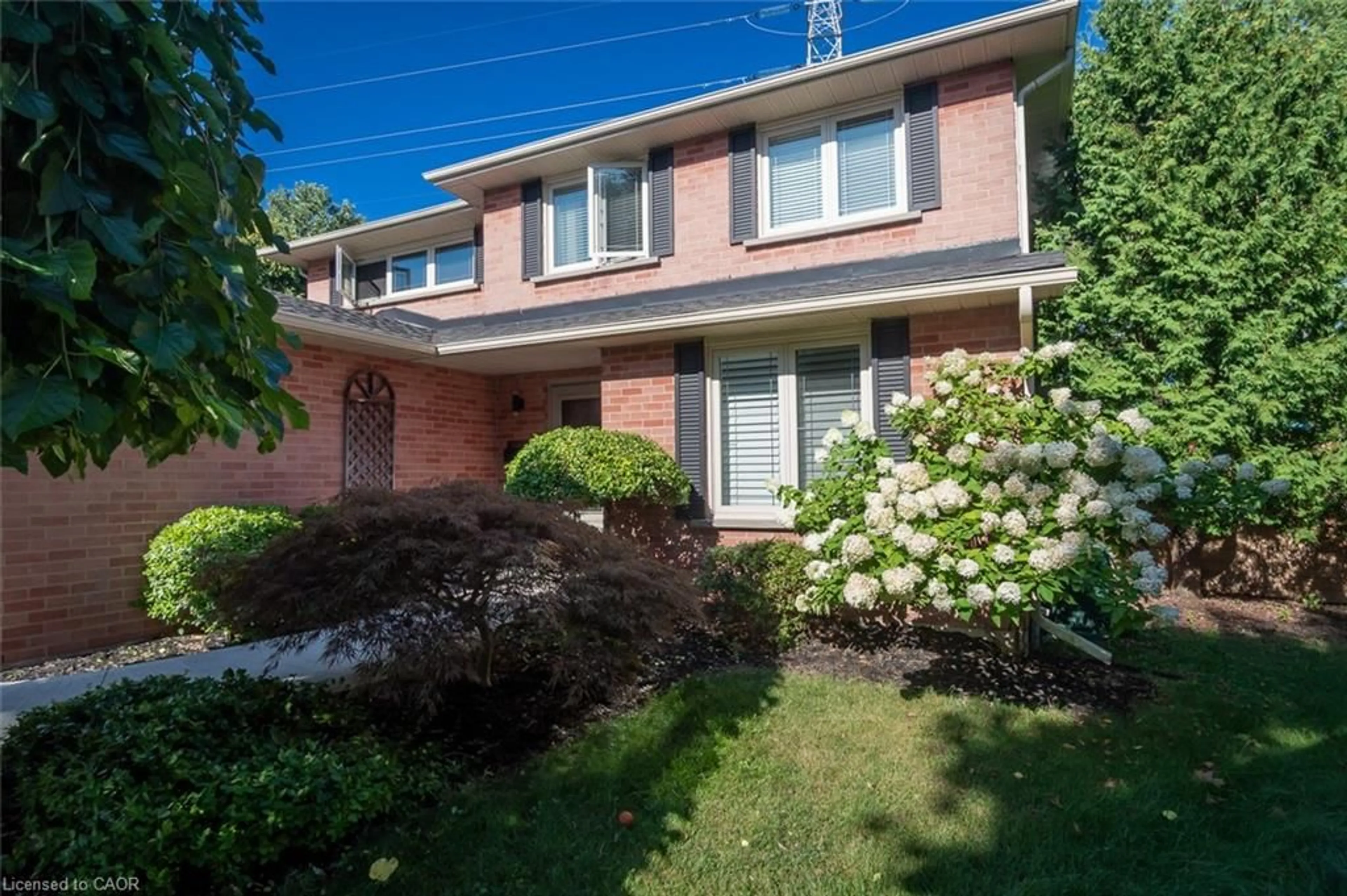 Home with brick exterior material, street for 2098 Edgebank Crt, Burlington Ontario L7M 2S9