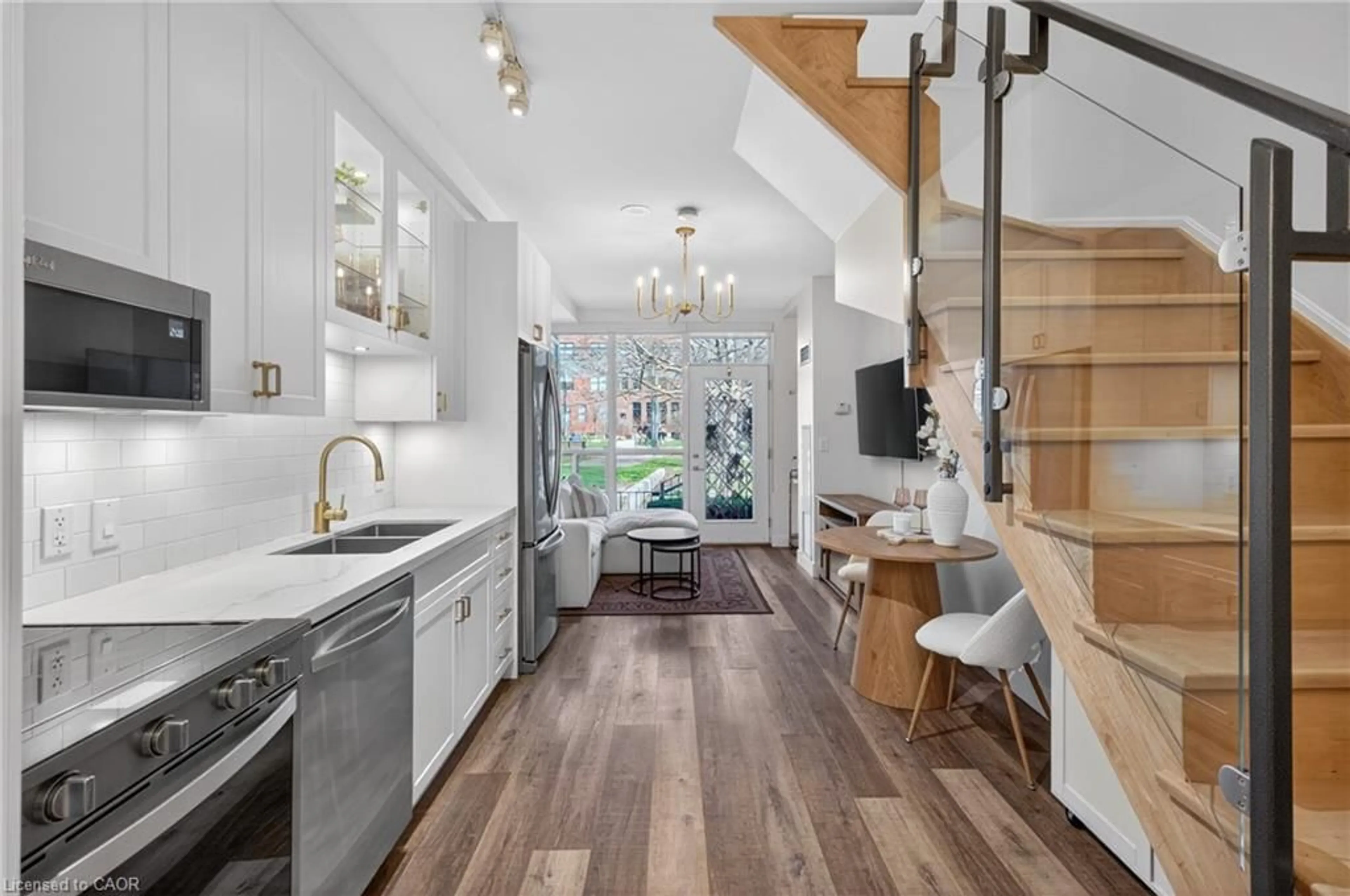 Open concept kitchen, ceramic/tile floor for 1005 King St #127, Toronto Ontario M6K 3M8