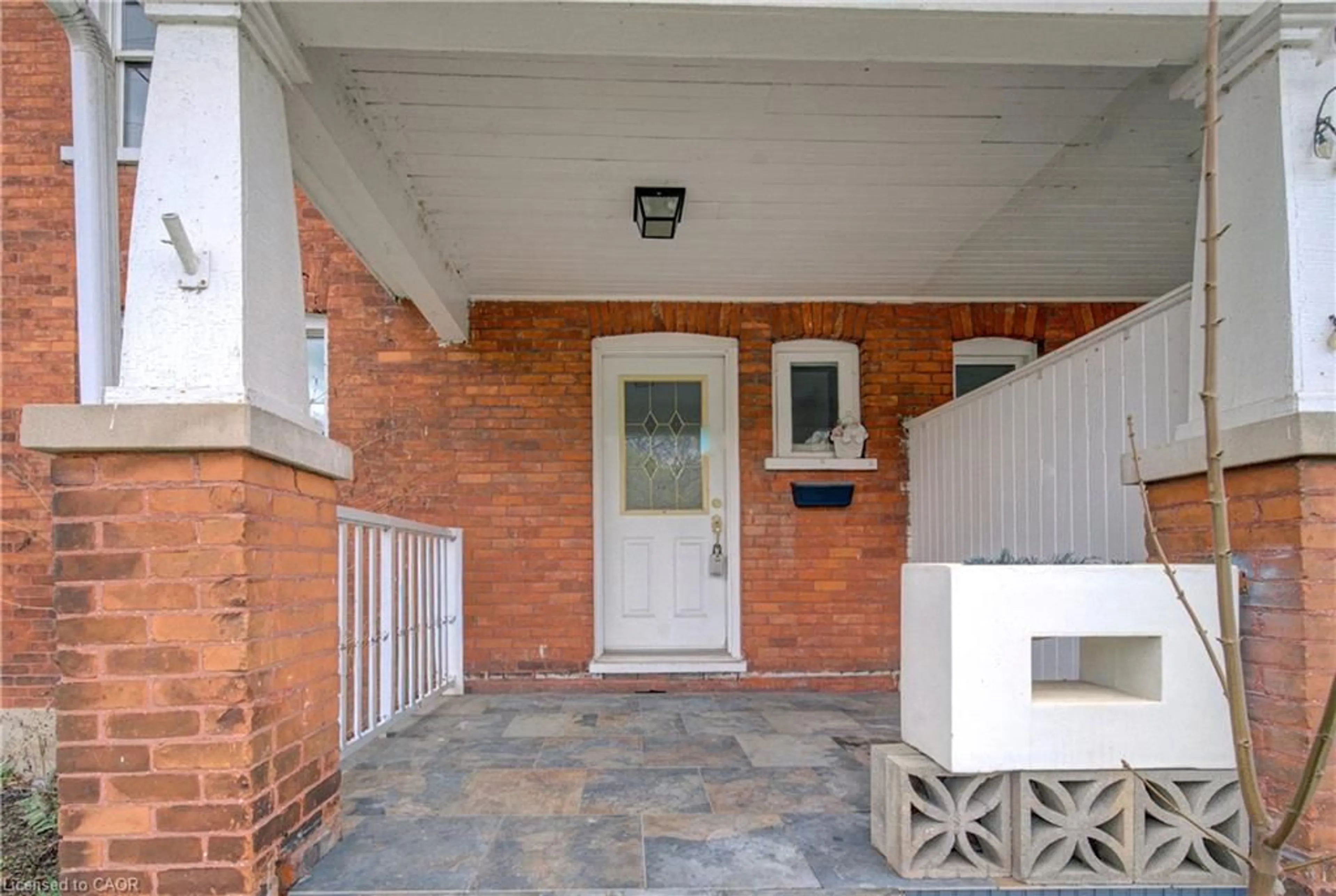 Unknown for 28 Willow St, Paris Ontario N3L 2K6