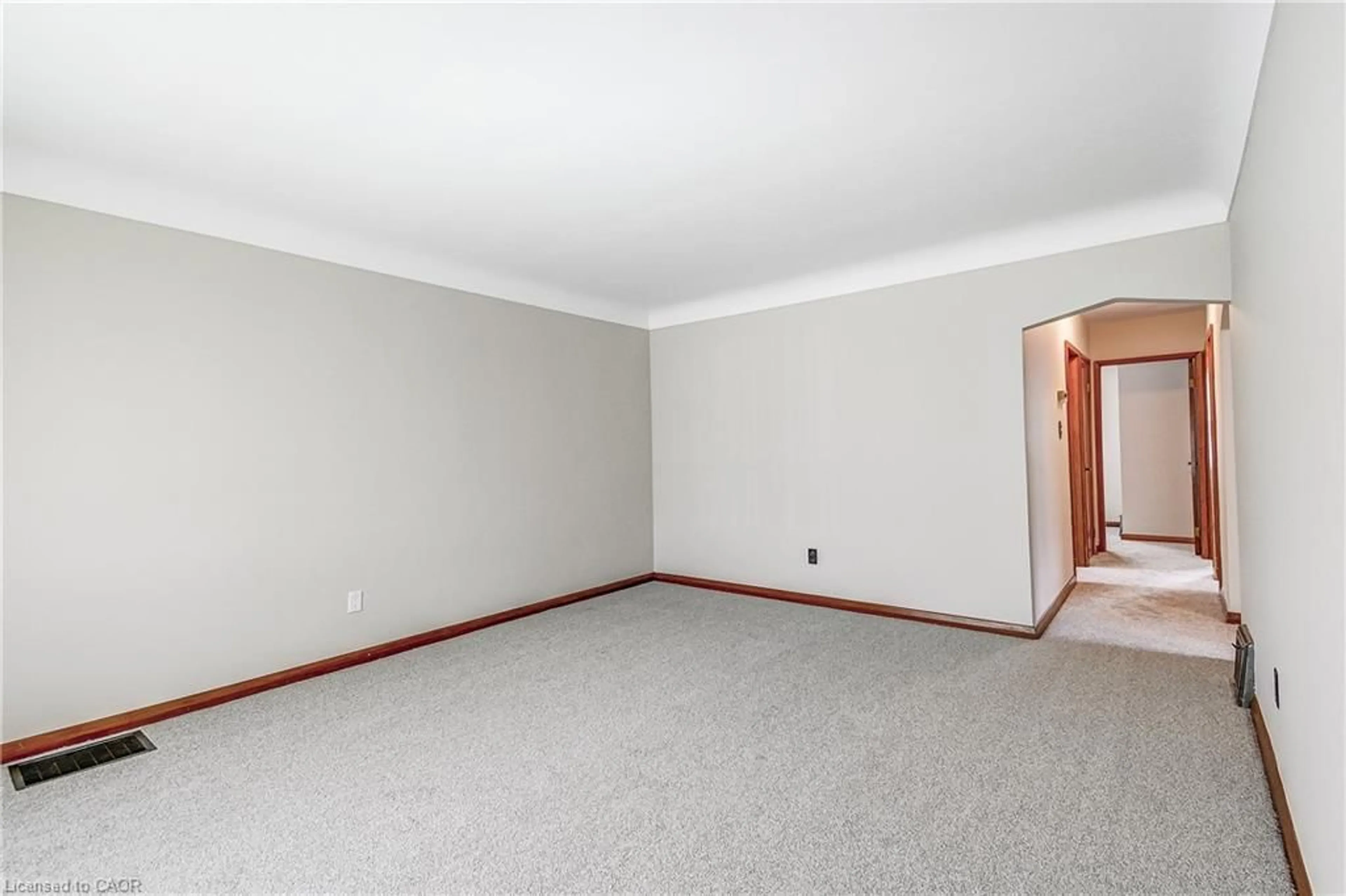 A pic of a room for 23 Fernwood Cres, Hamilton Ontario L8T 3L2