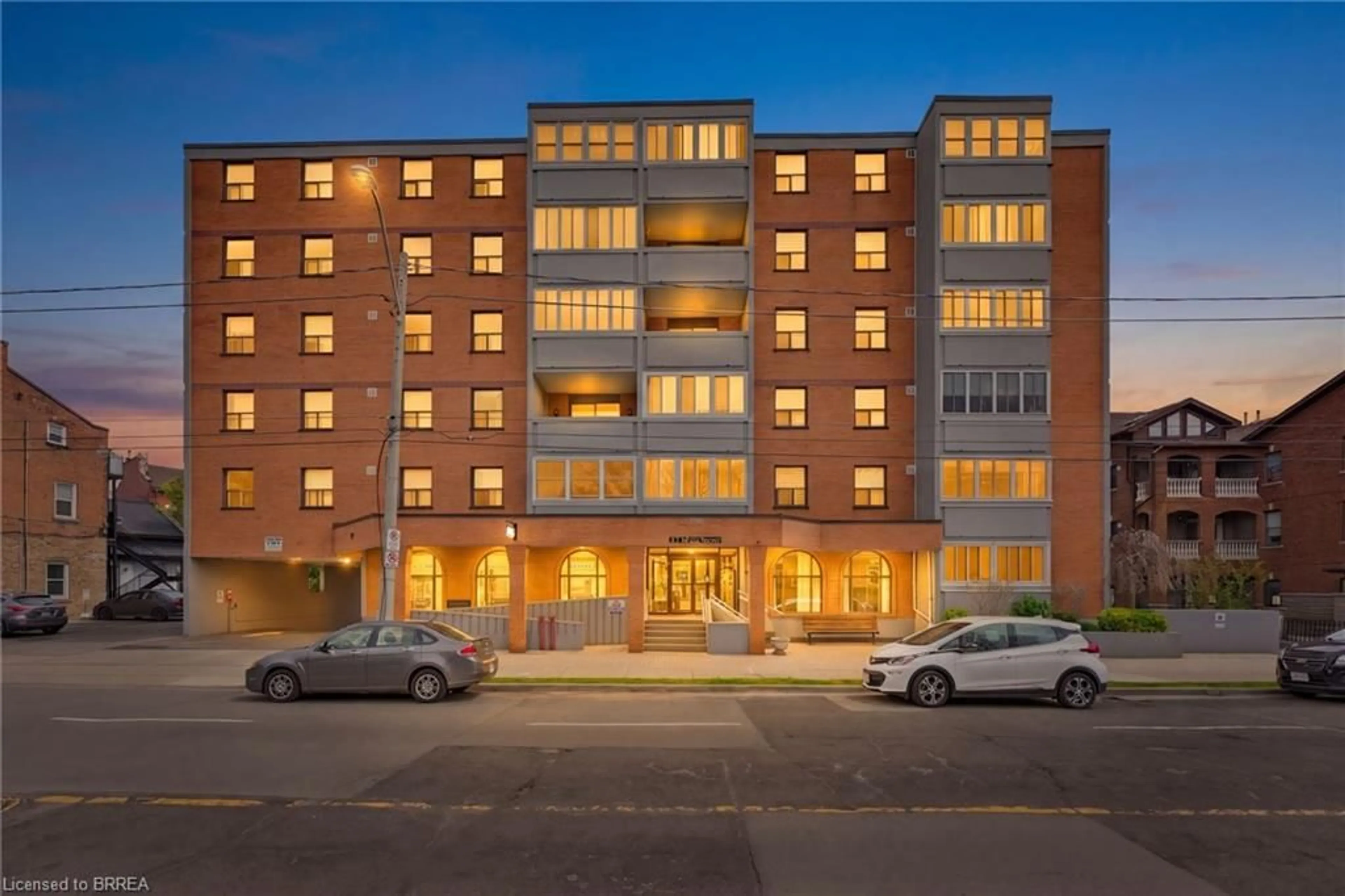 Unknown for 23 Main St #203, Dundas Ontario L9H 2P7