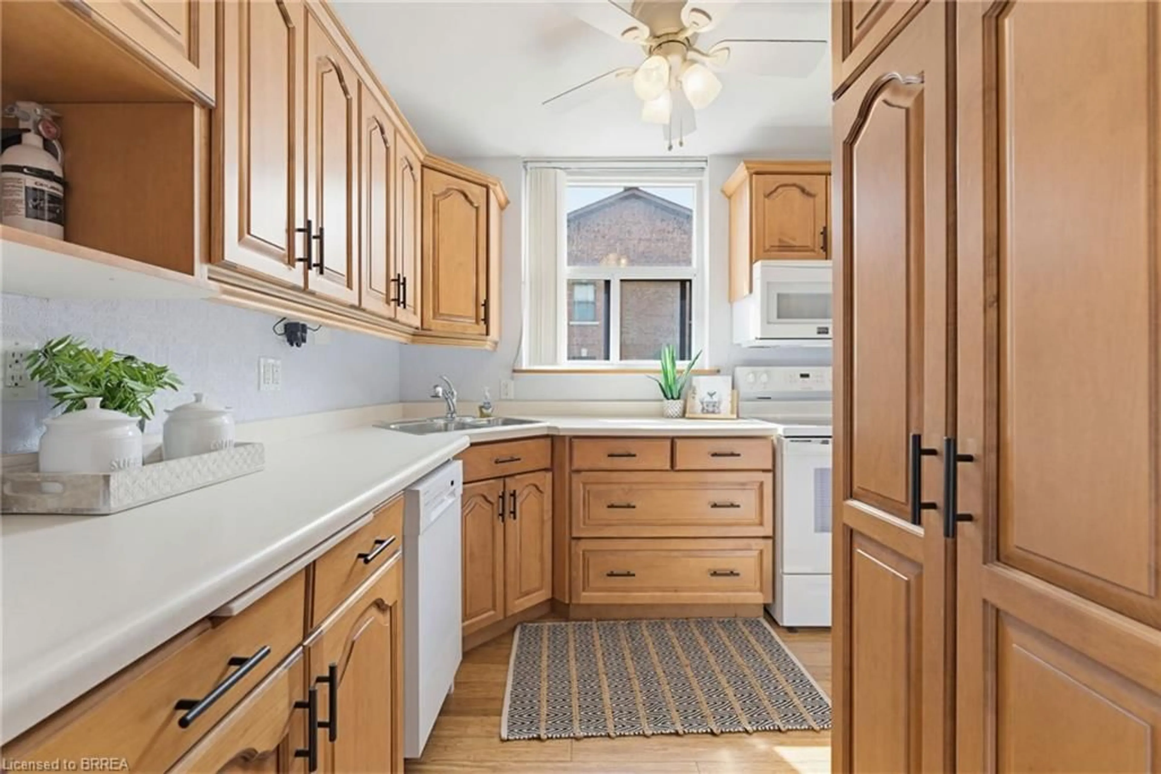 Standard kitchen, ceramic/tile floor for 23 Main St #203, Dundas Ontario L9H 2P7