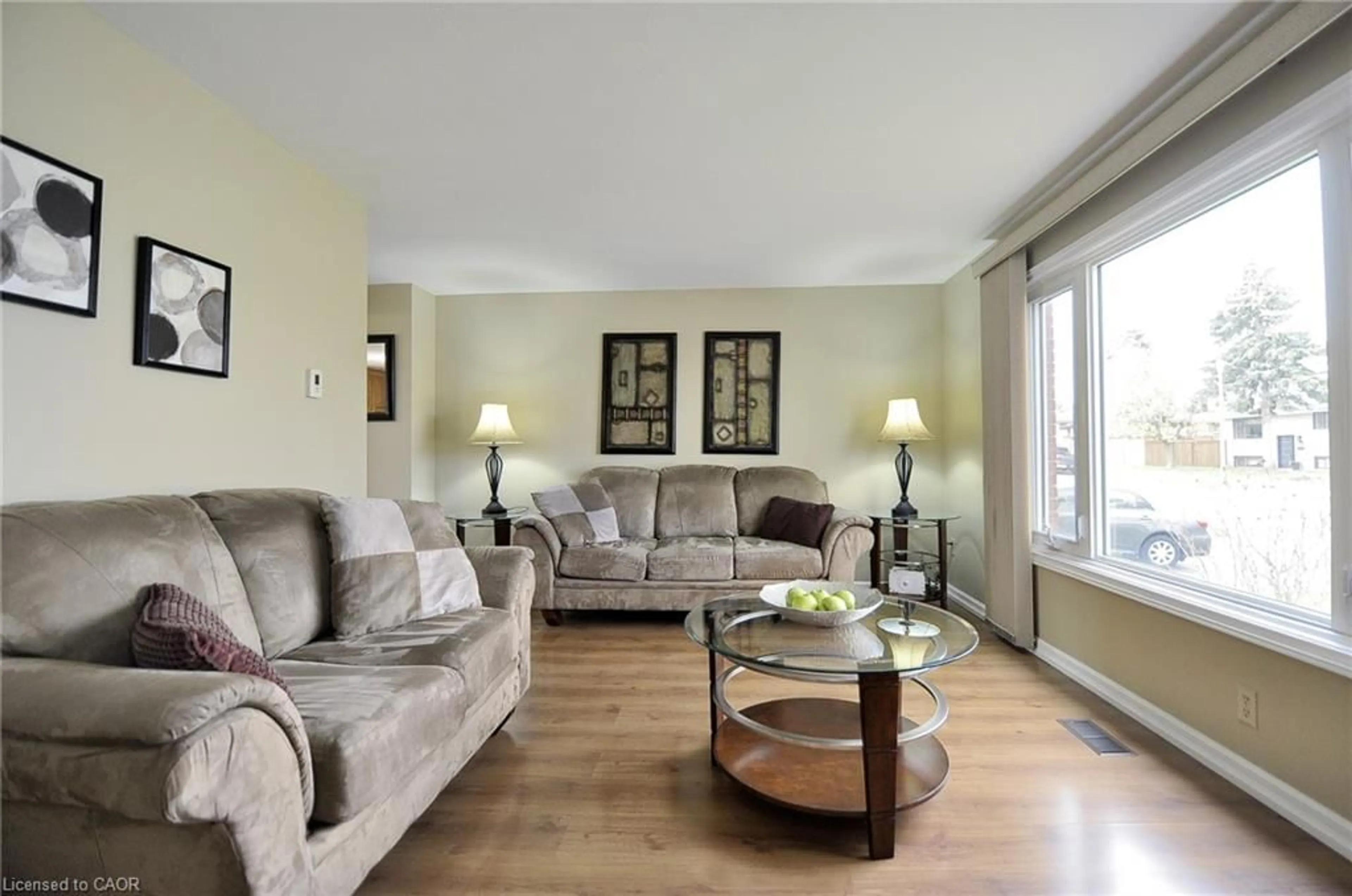 Living room with furniture, wood/laminate floor for 114 Bakersfield Dr, Cambridge Ontario N1R 6X6