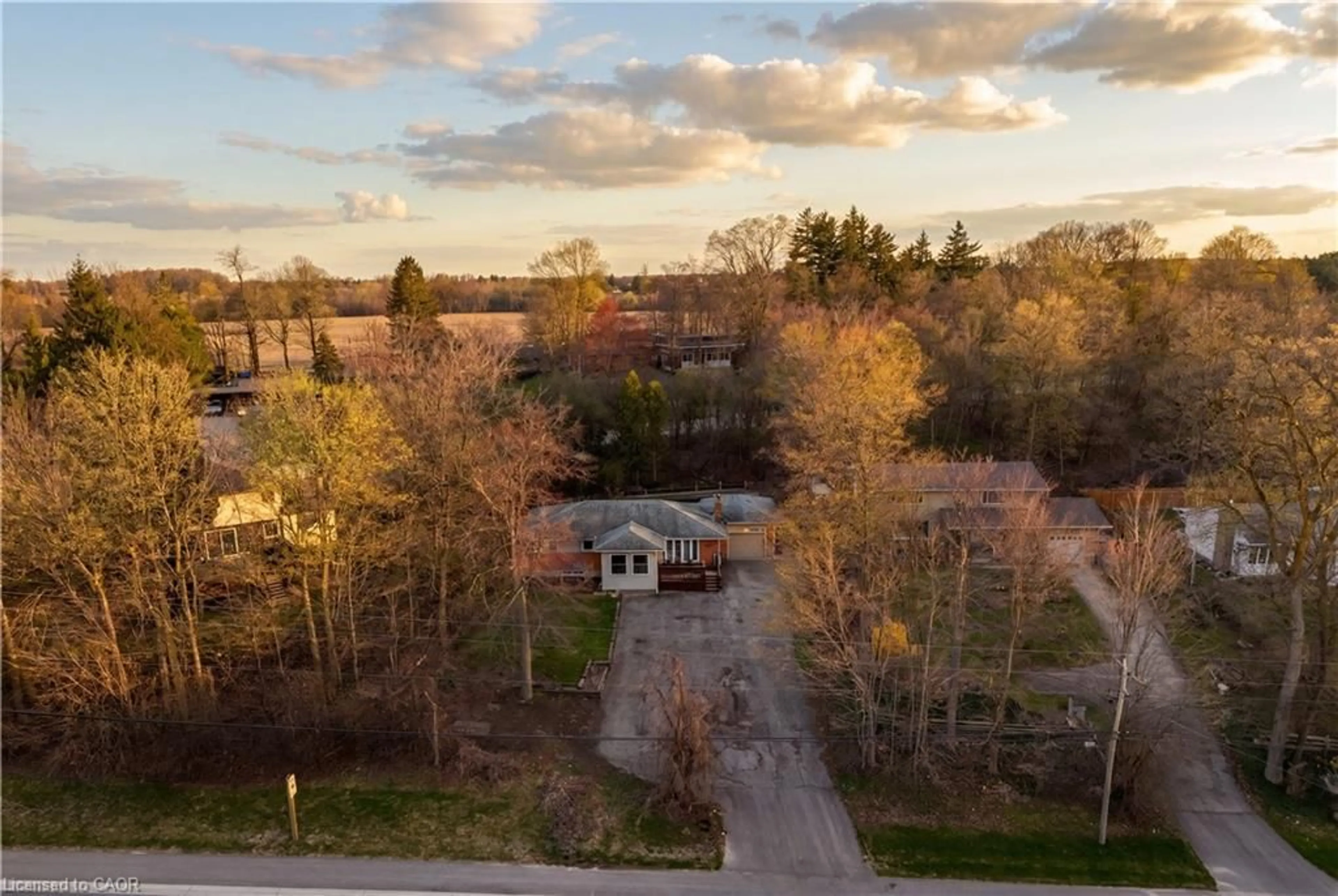 A pic from outside/outdoor area/front of a property/back of a property/a pic from drone, unknown for 7226 Wellington Road 124, Guelph/Eramosa Ontario N1H 6J3