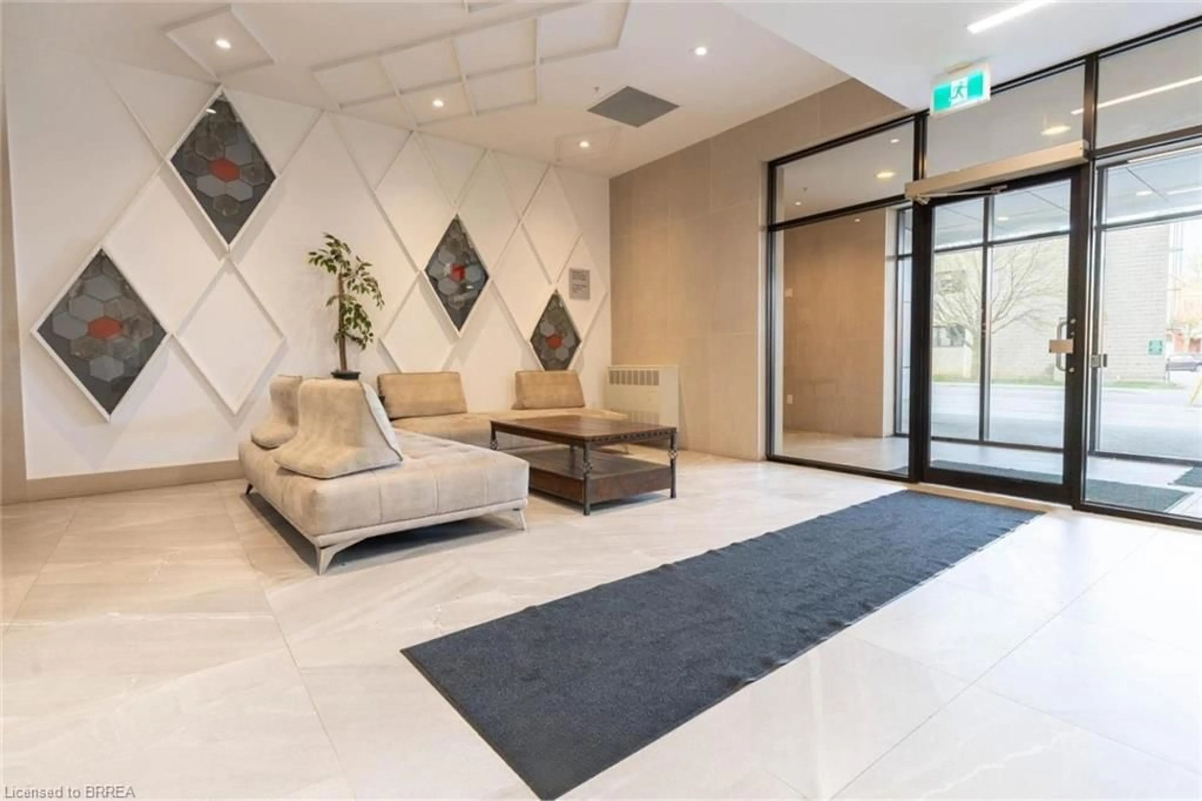 Indoor foyer for 1 Wellington St #817, Brantford Ontario N3T 2L3