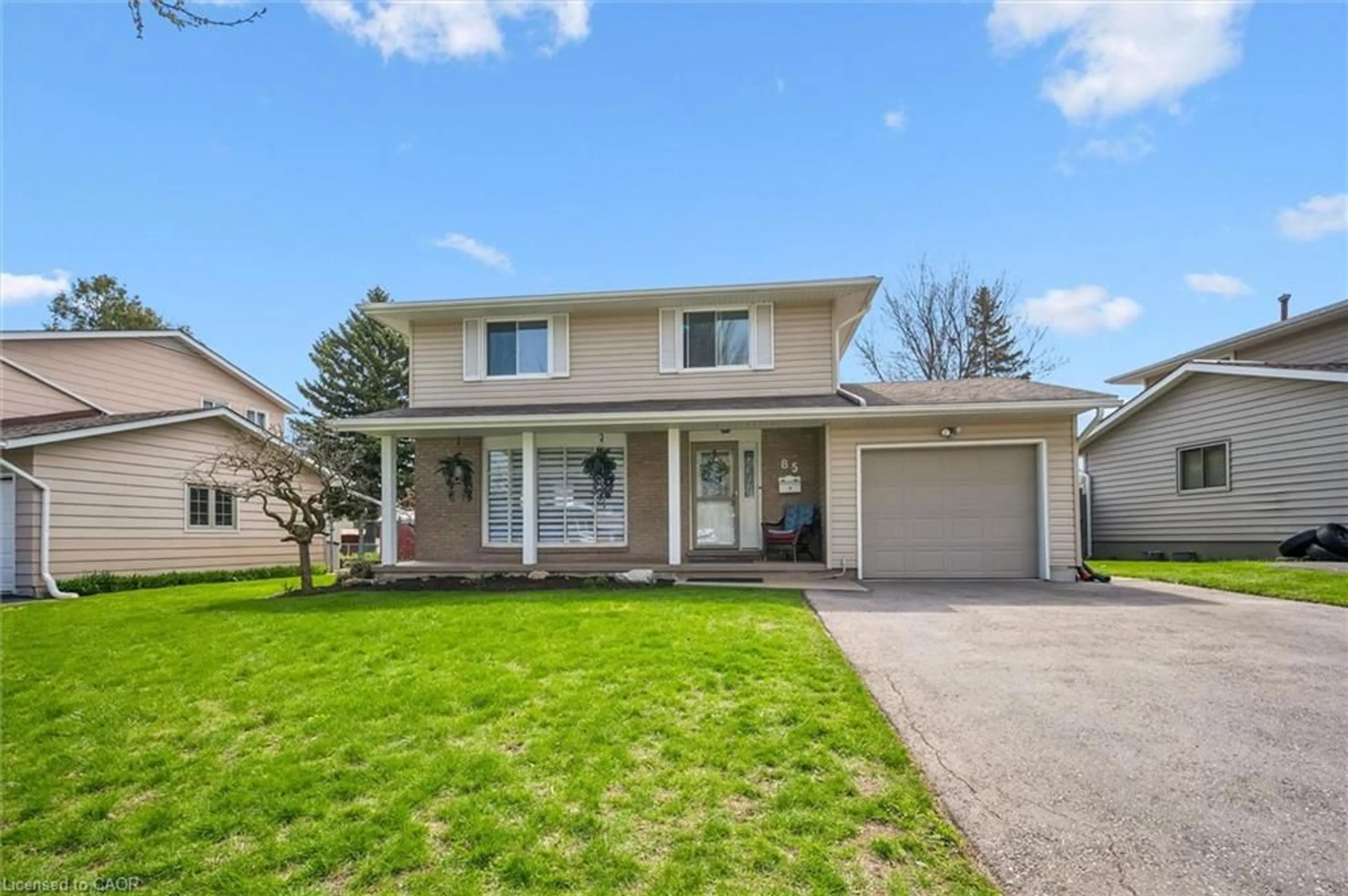 Home with vinyl exterior material, street for 85 Kingswood Dr, Kitchener Ontario N2E 1A9