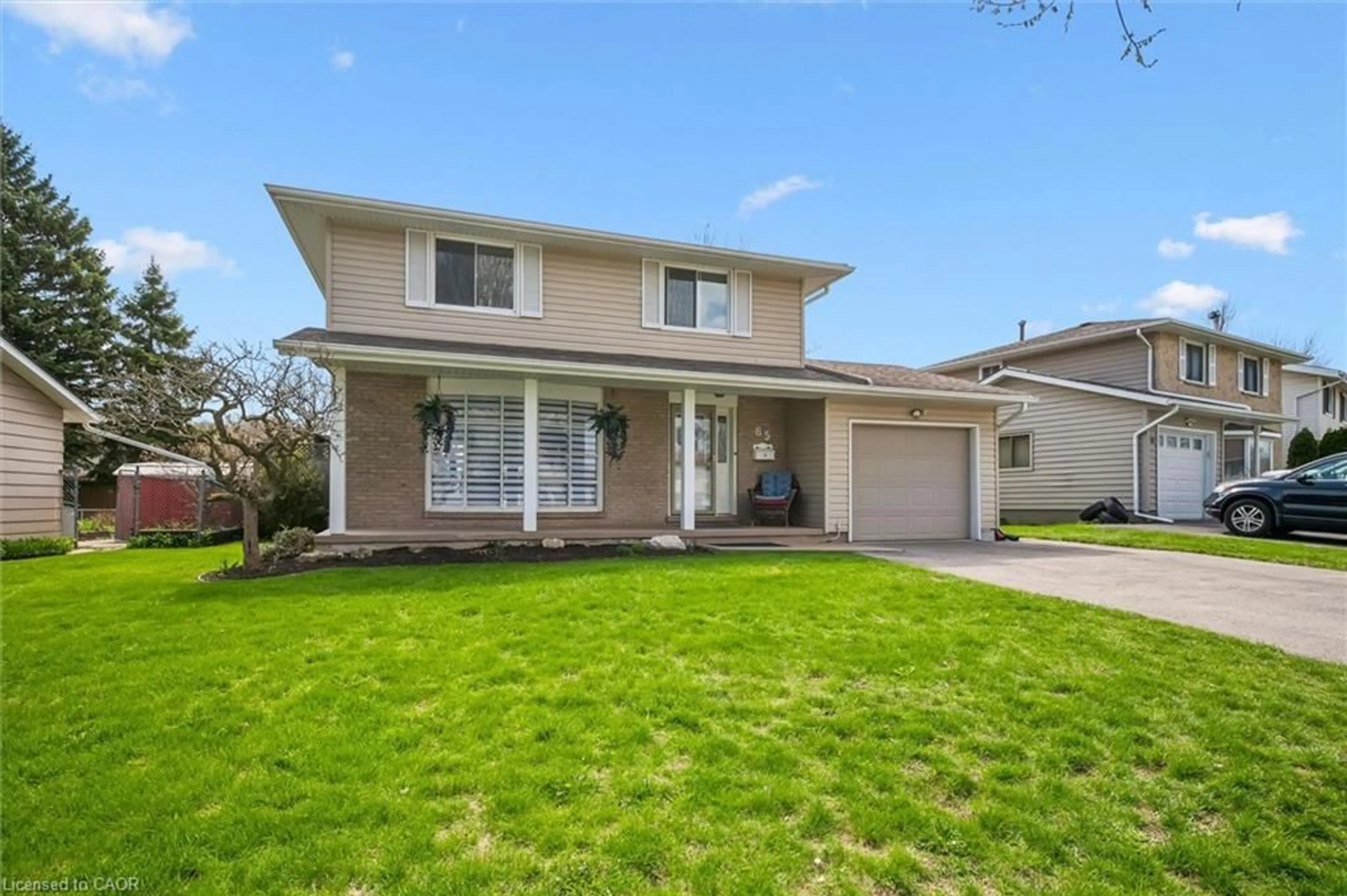 Home with vinyl exterior material, street for 85 Kingswood Dr, Kitchener Ontario N2E 1A9