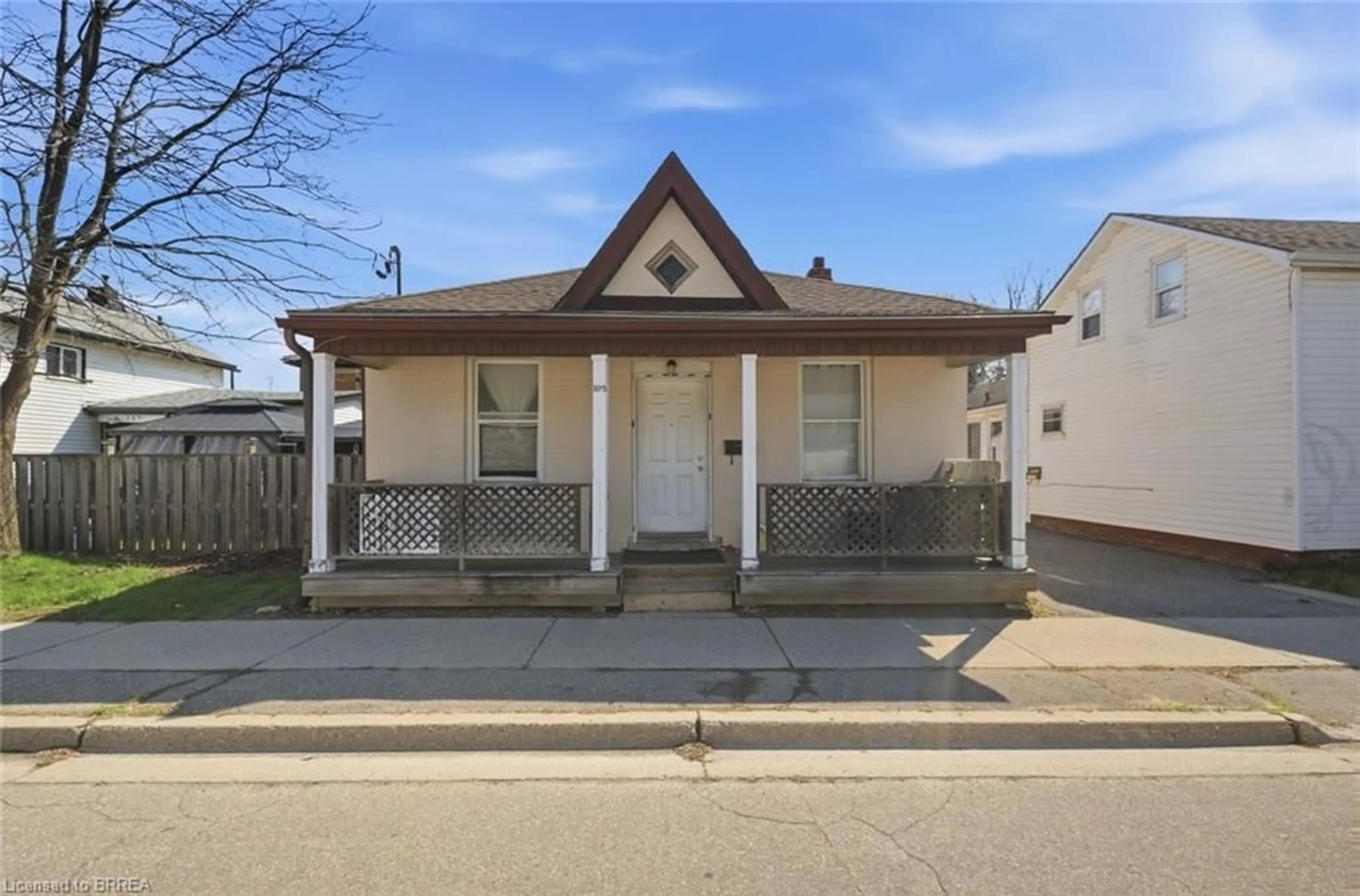 Unknown for 103 Queen St, Brantford Ontario N3T 3C1