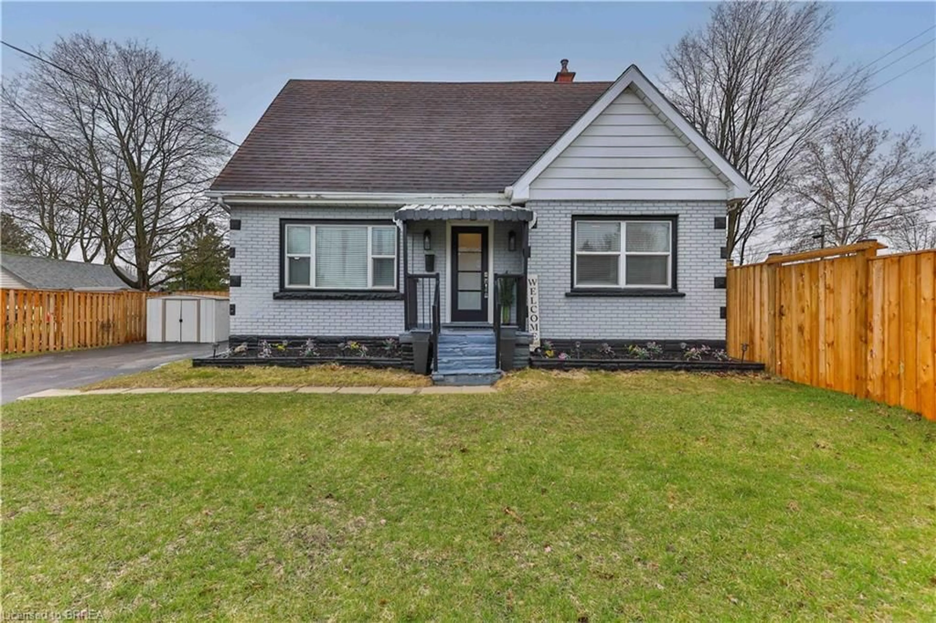 Home with vinyl exterior material, street for 75 Tollgate Rd, Brantford Ontario N3R 4Z5