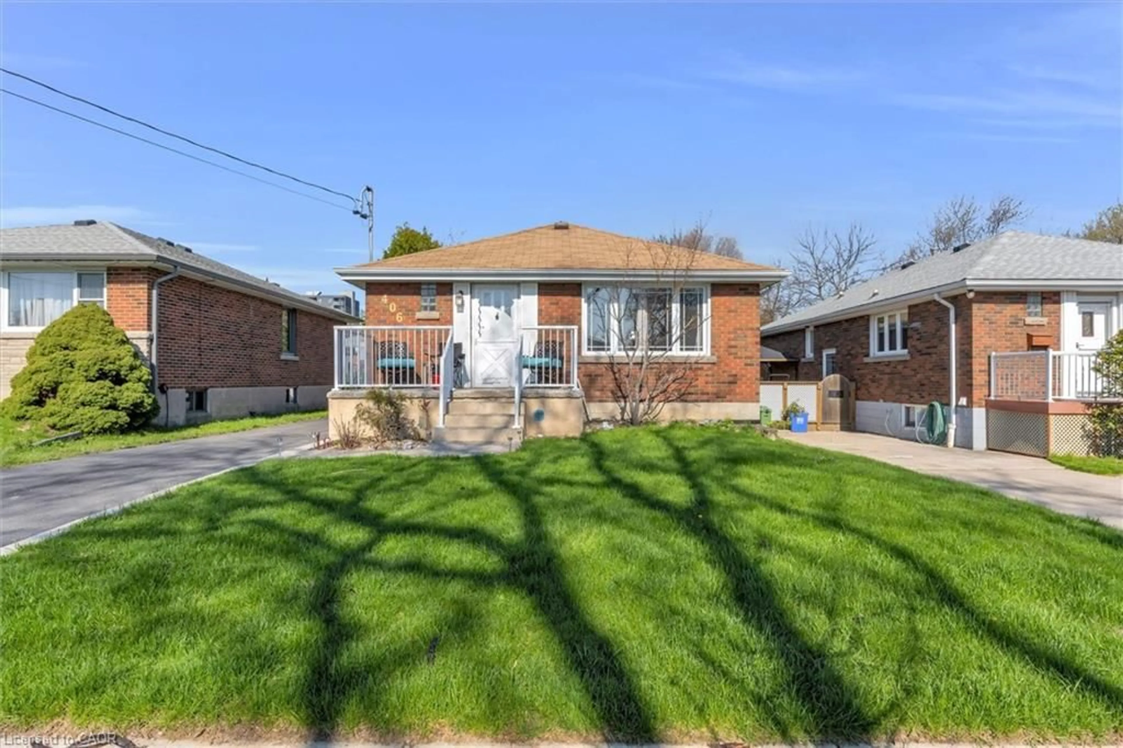 Home with brick exterior material, street for 406 East 43rd St, Hamilton Ontario L8T 3E3
