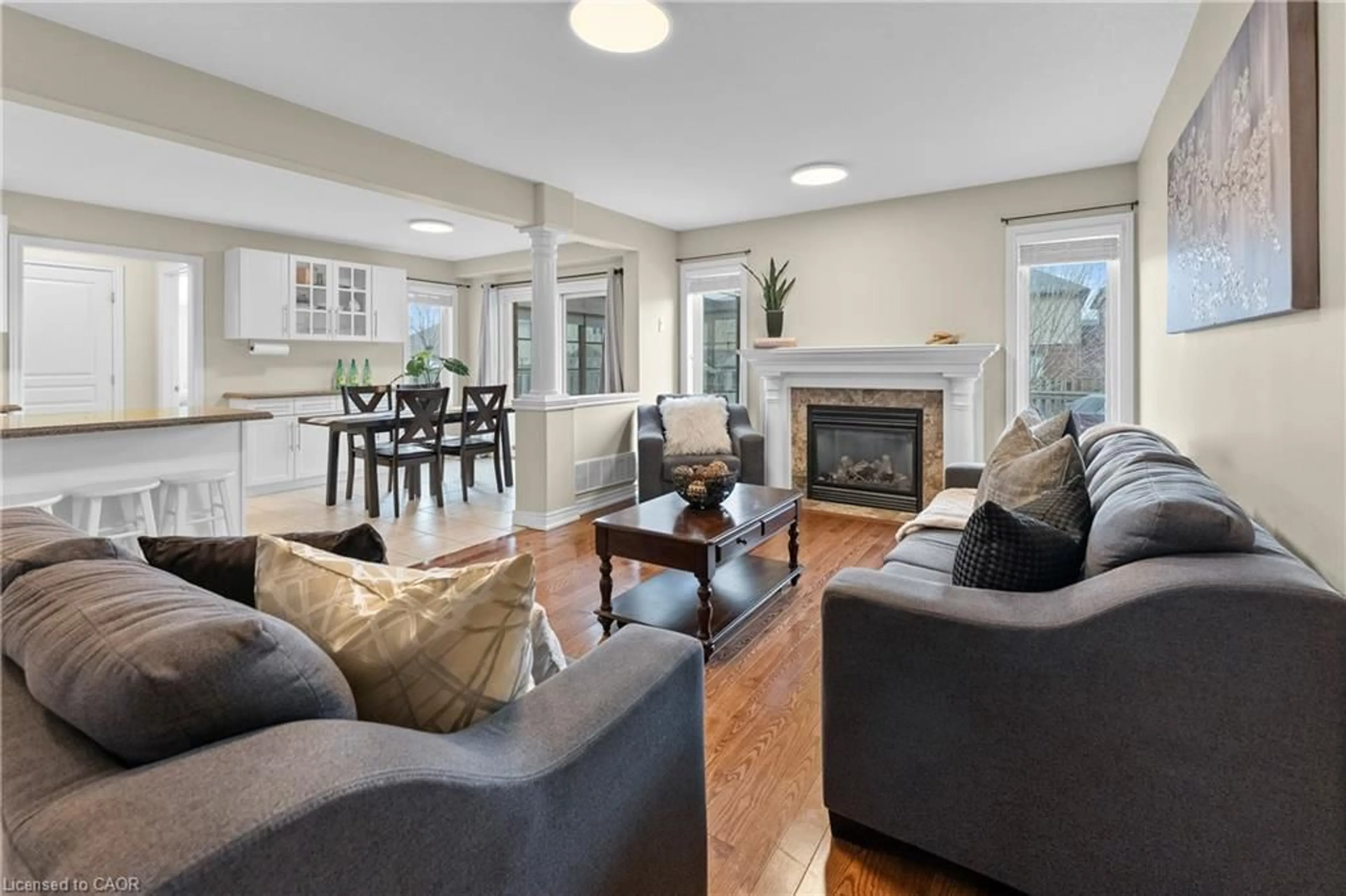 Living room with furniture, unknown for 4875 John St, Beamsville Ontario L3J 0P2