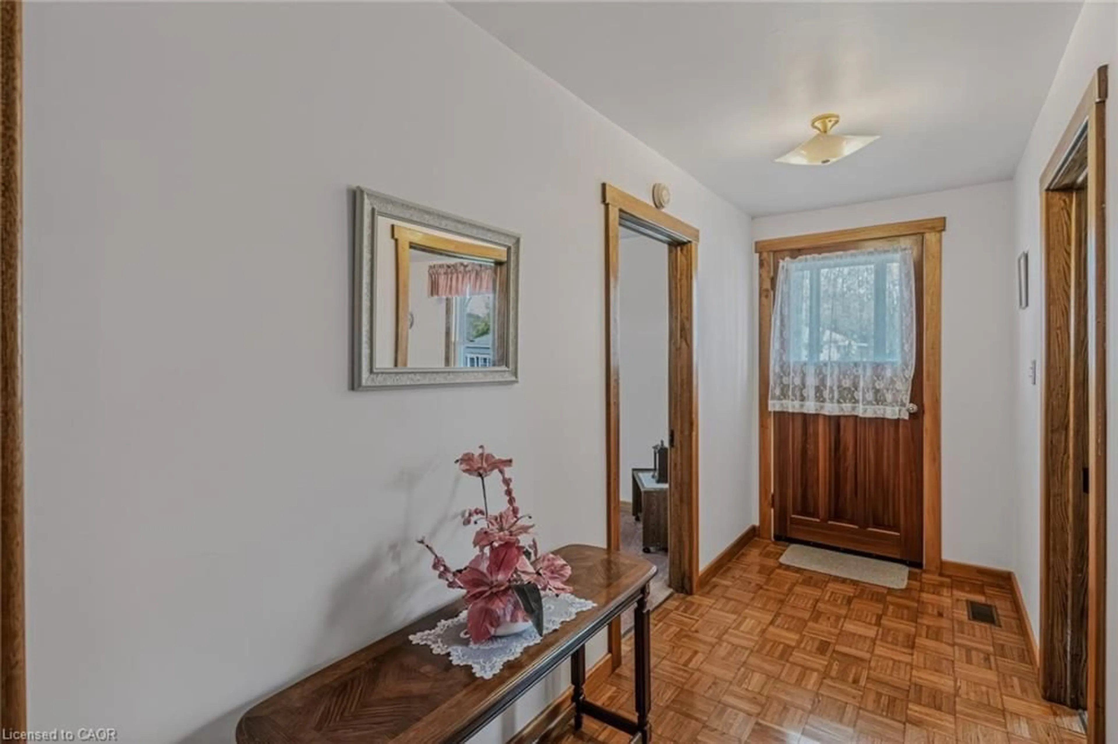 Indoor entryway for 578 Norfolk St, Simcoe Ontario N3Y 3P9