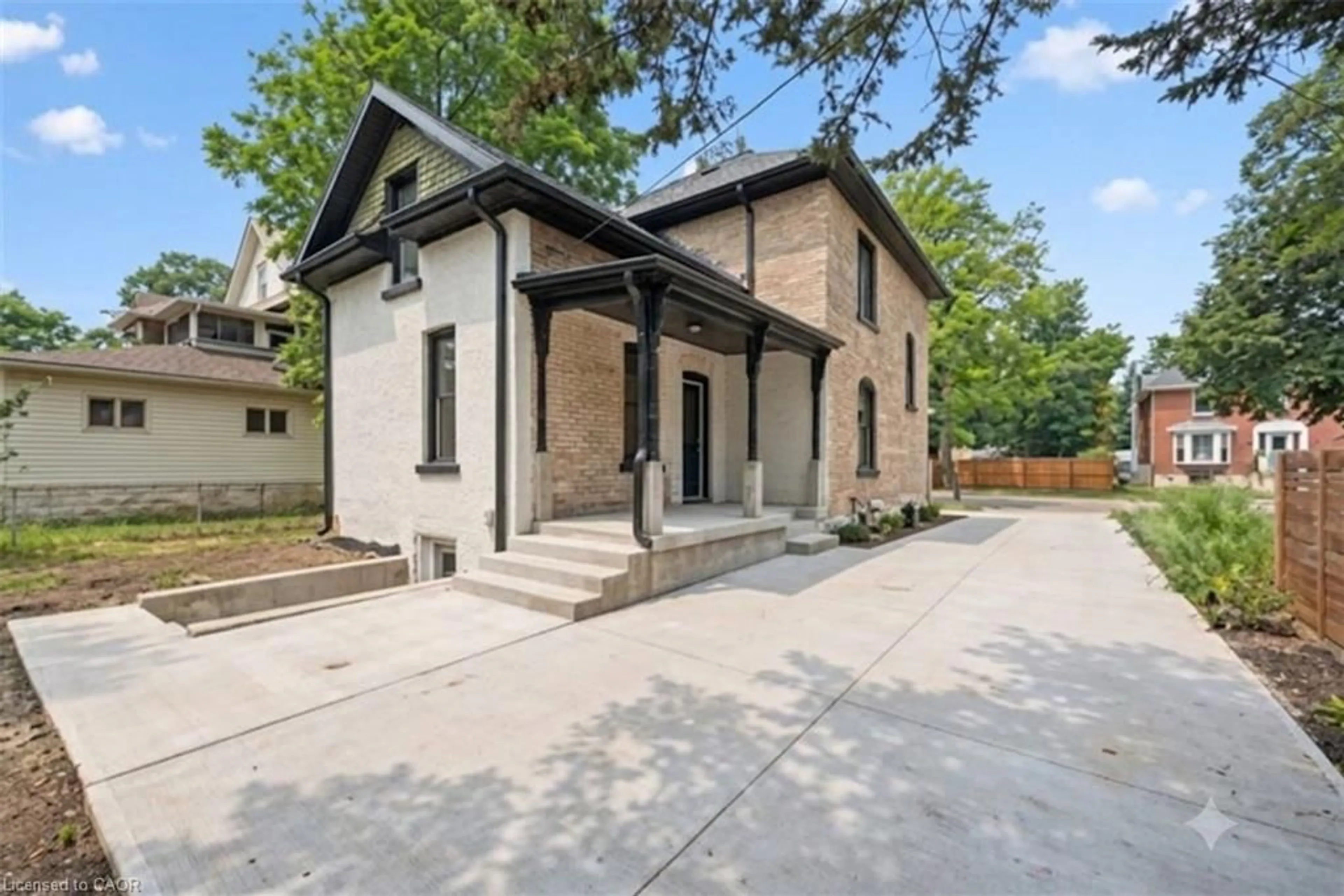 Home with brick exterior material, street for 245 Lowther St, Cambridge Ontario N3H 1Y6