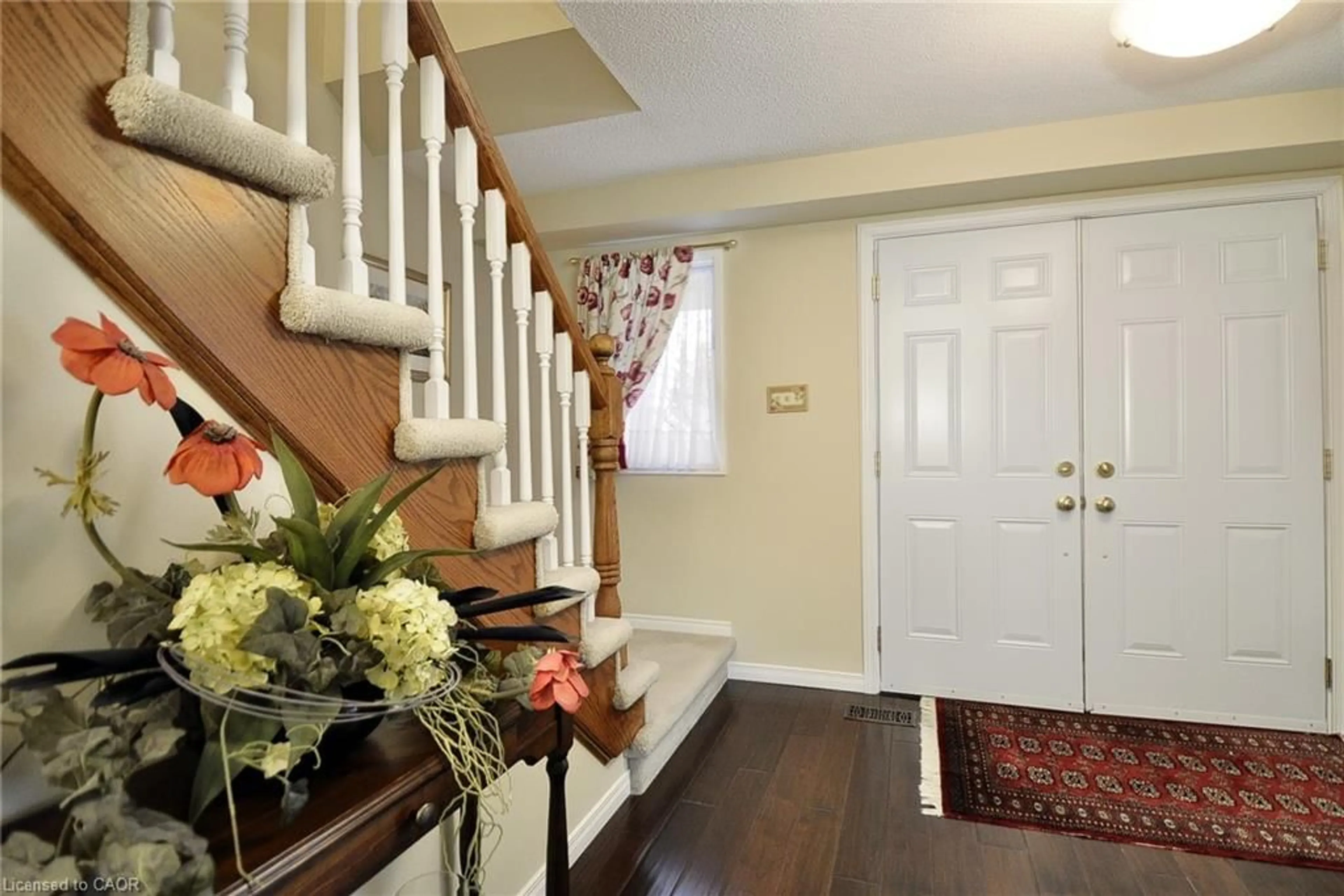 Indoor entryway for 18 Devil`s Creek Dr, Cambridge Ontario N1S 2Y2