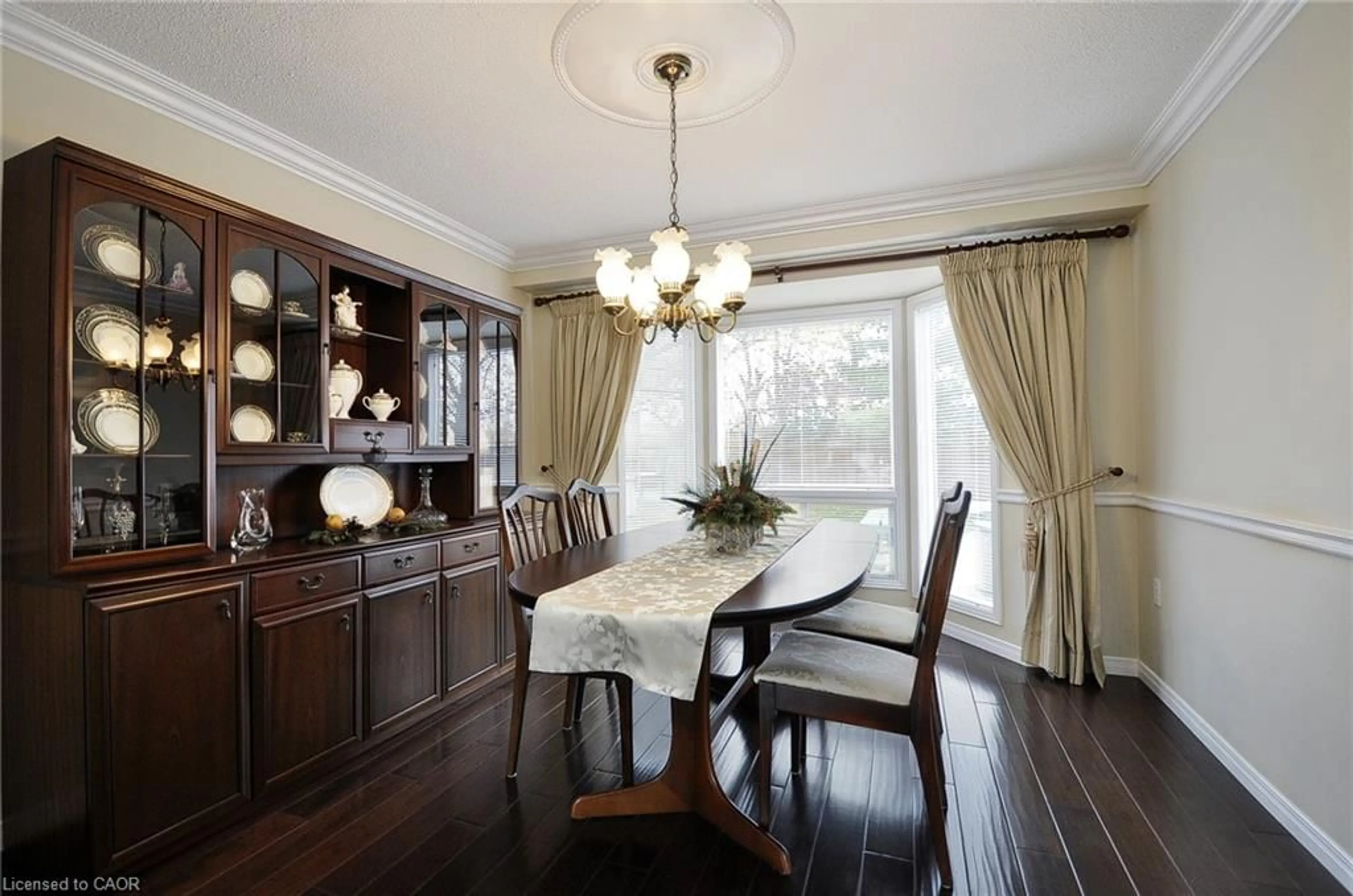 Dining room, wood/laminate floor for 18 Devil`s Creek Dr, Cambridge Ontario N1S 2Y2