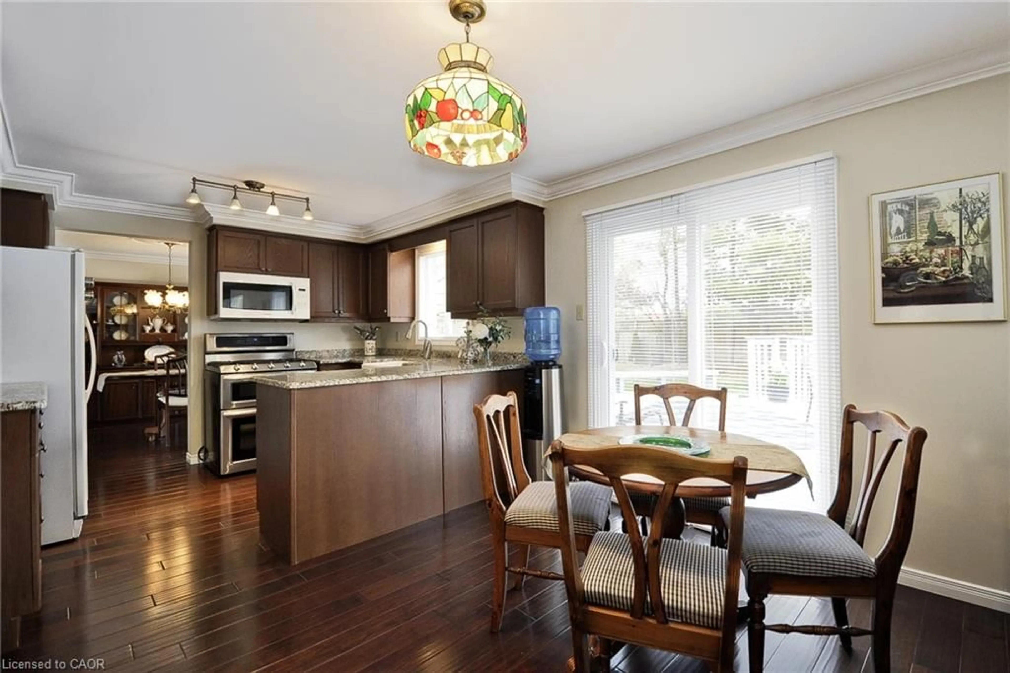 Open concept kitchen, wood/laminate floor for 18 Devil`s Creek Dr, Cambridge Ontario N1S 2Y2