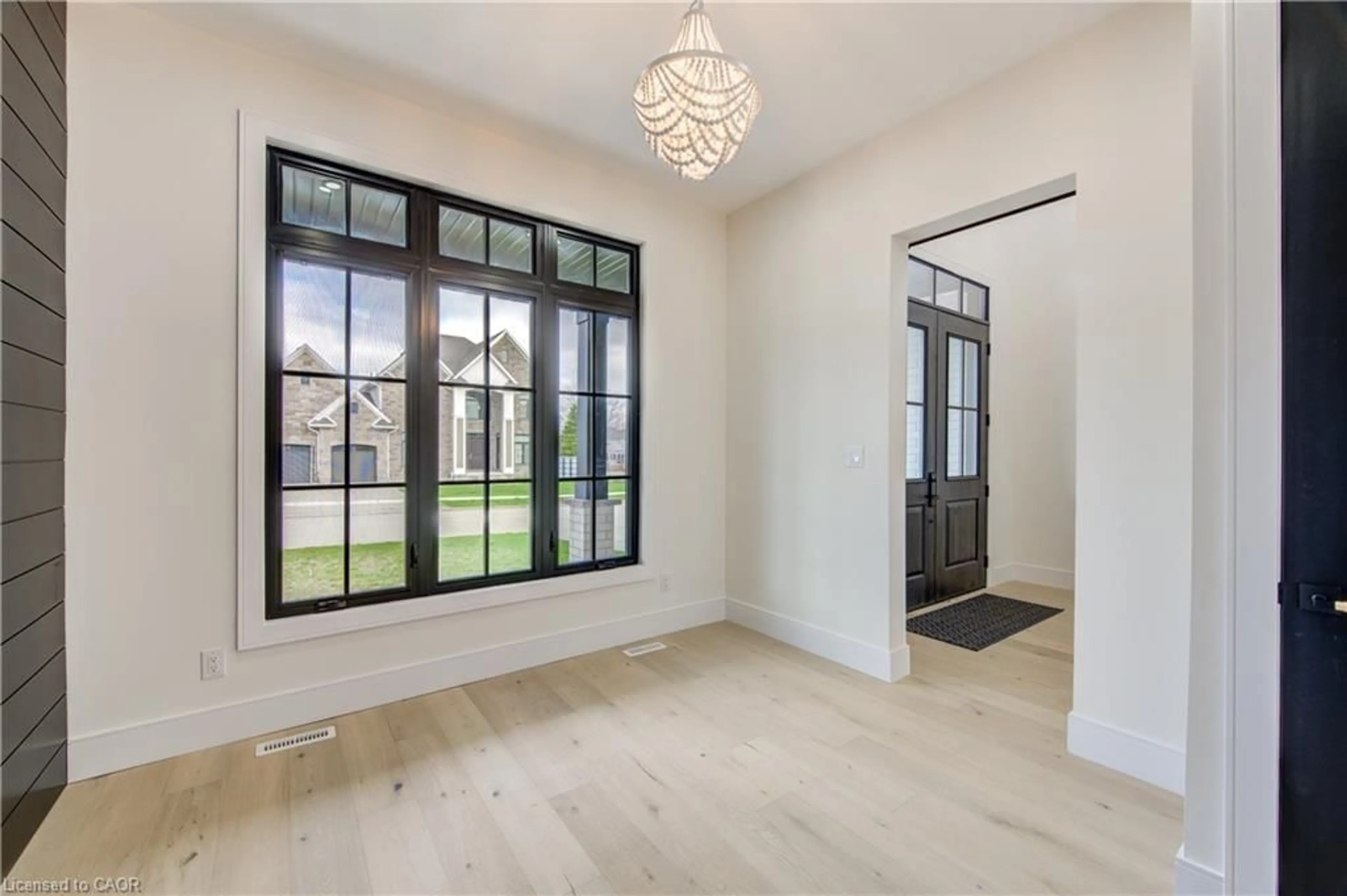 Indoor entryway for 8 Edgeview Cres, Komoka Ontario N0L 1R0