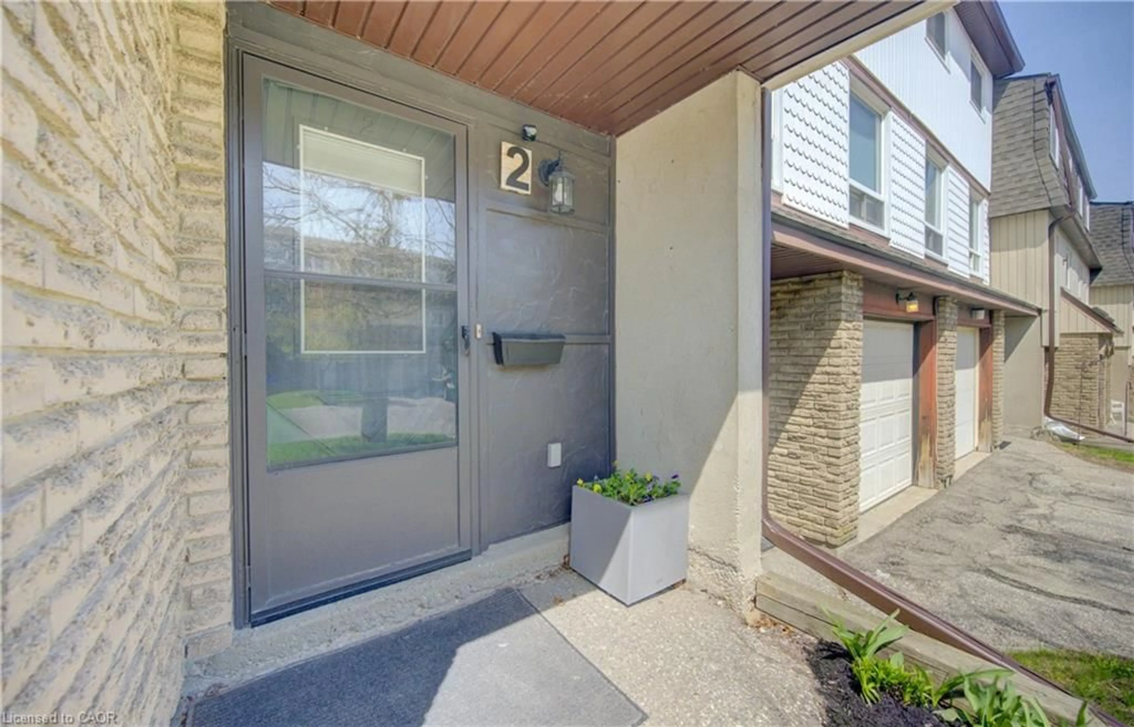Indoor entryway for 80 Old Country Dr #2, Kitchener Ontario N2E 2E5