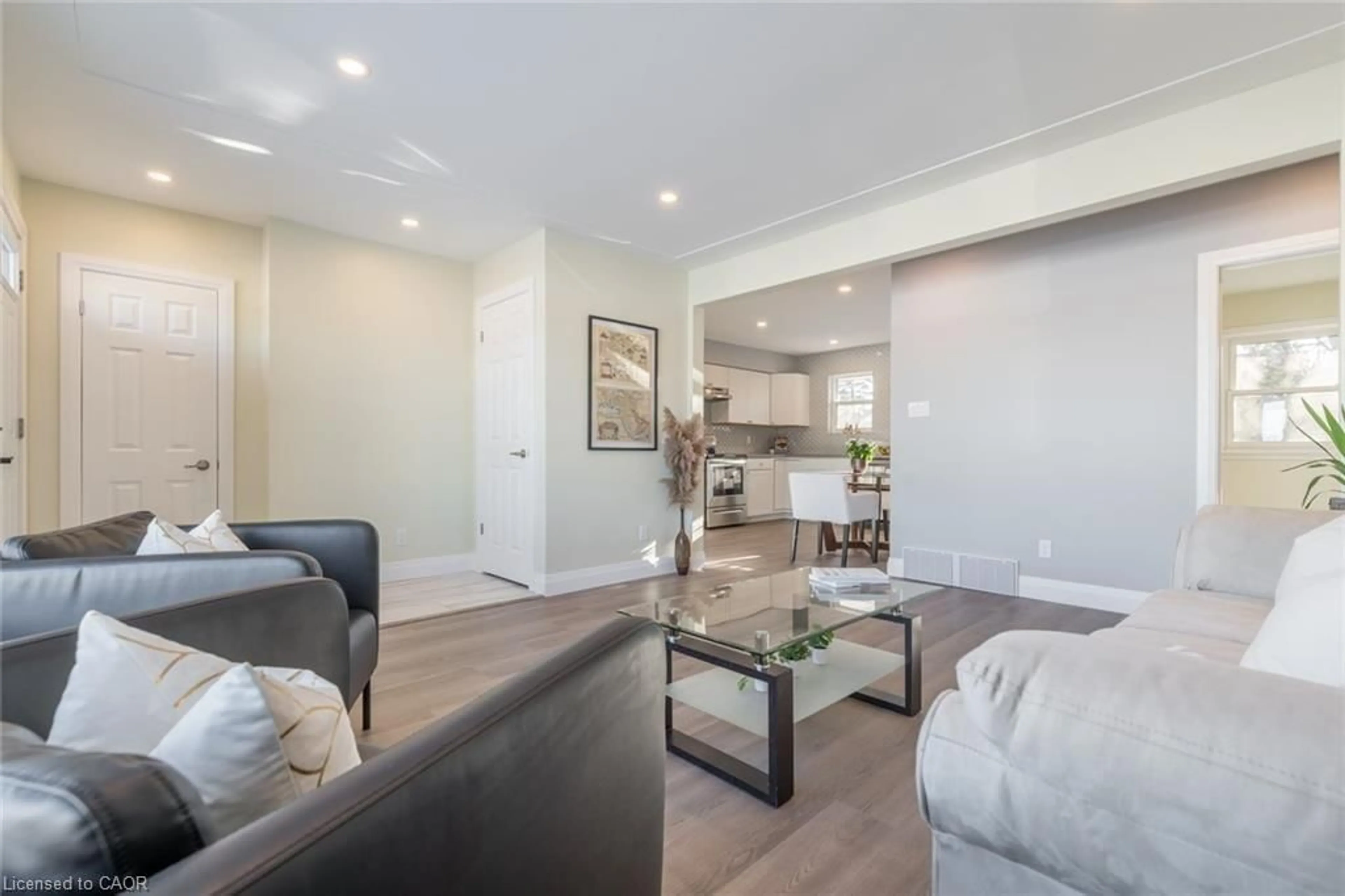 Living room with furniture, unknown for 58 Sandalwood Ave, Hamilton Ontario L8T 2E3