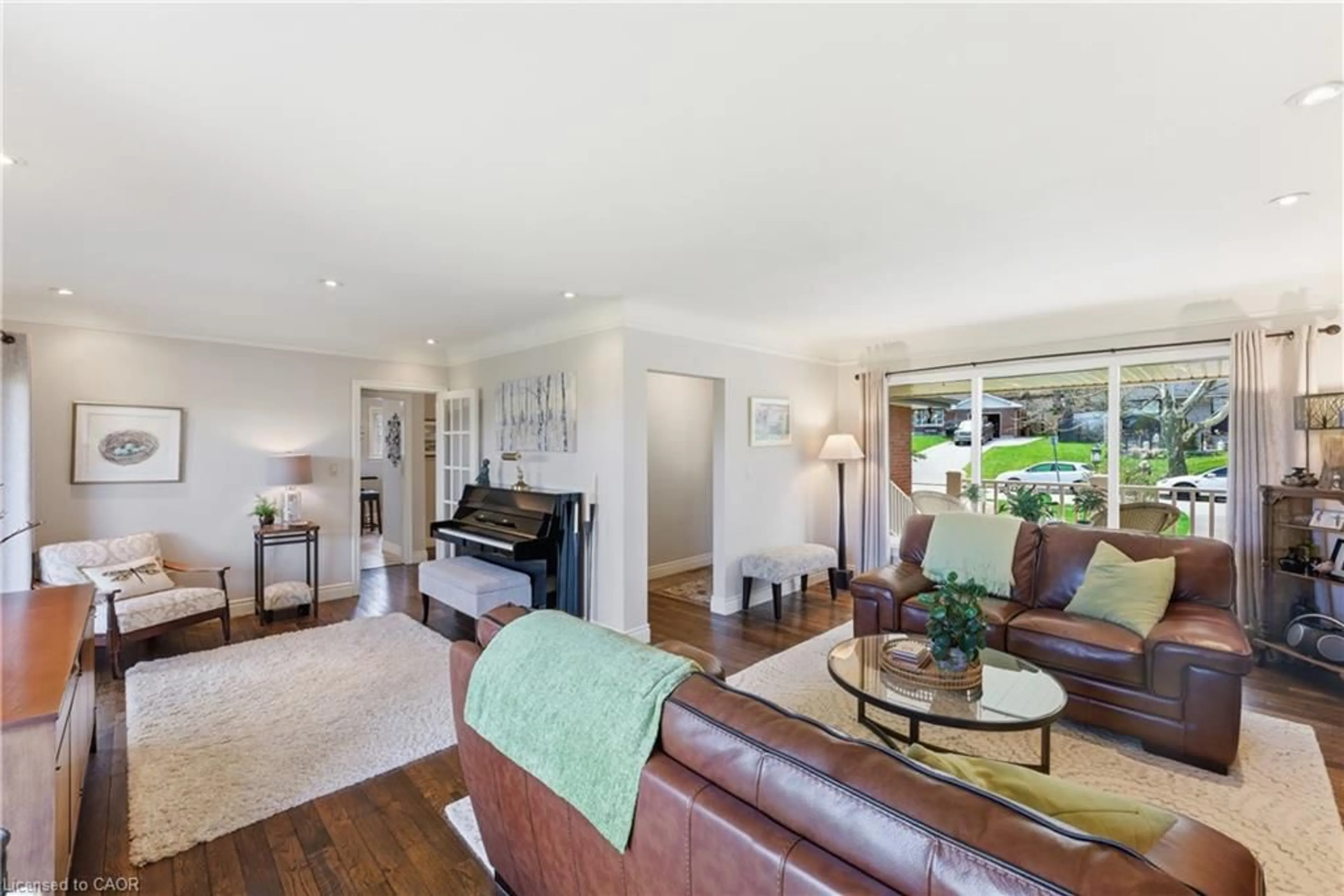 Living room with furniture, wood/laminate floor for 181 Woodside Dr, St. Catharines Ontario L2T 1X7