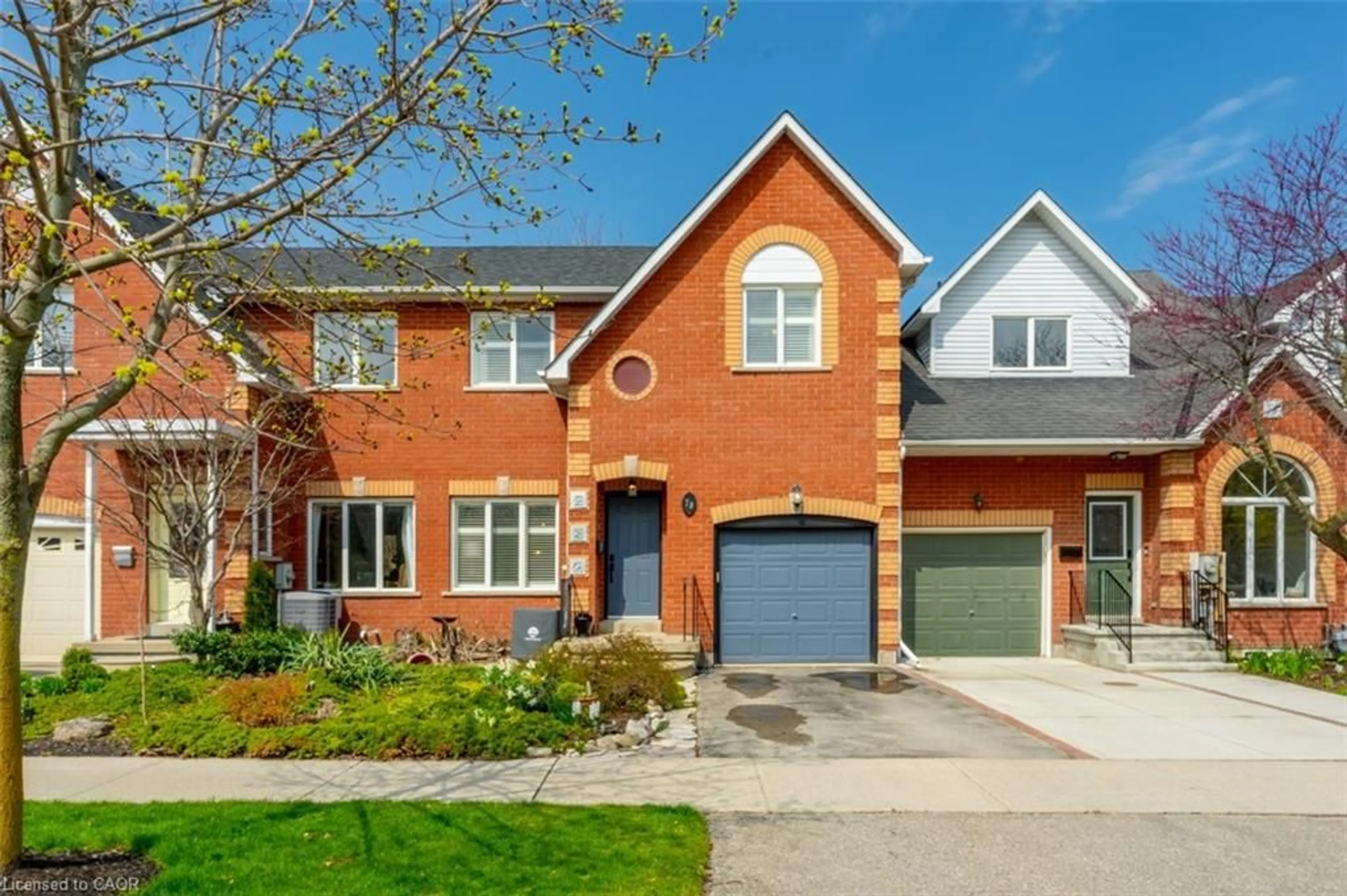 Home with brick exterior material, street for 70 Morrison Cres, Grimsby Ontario L3M 5K5