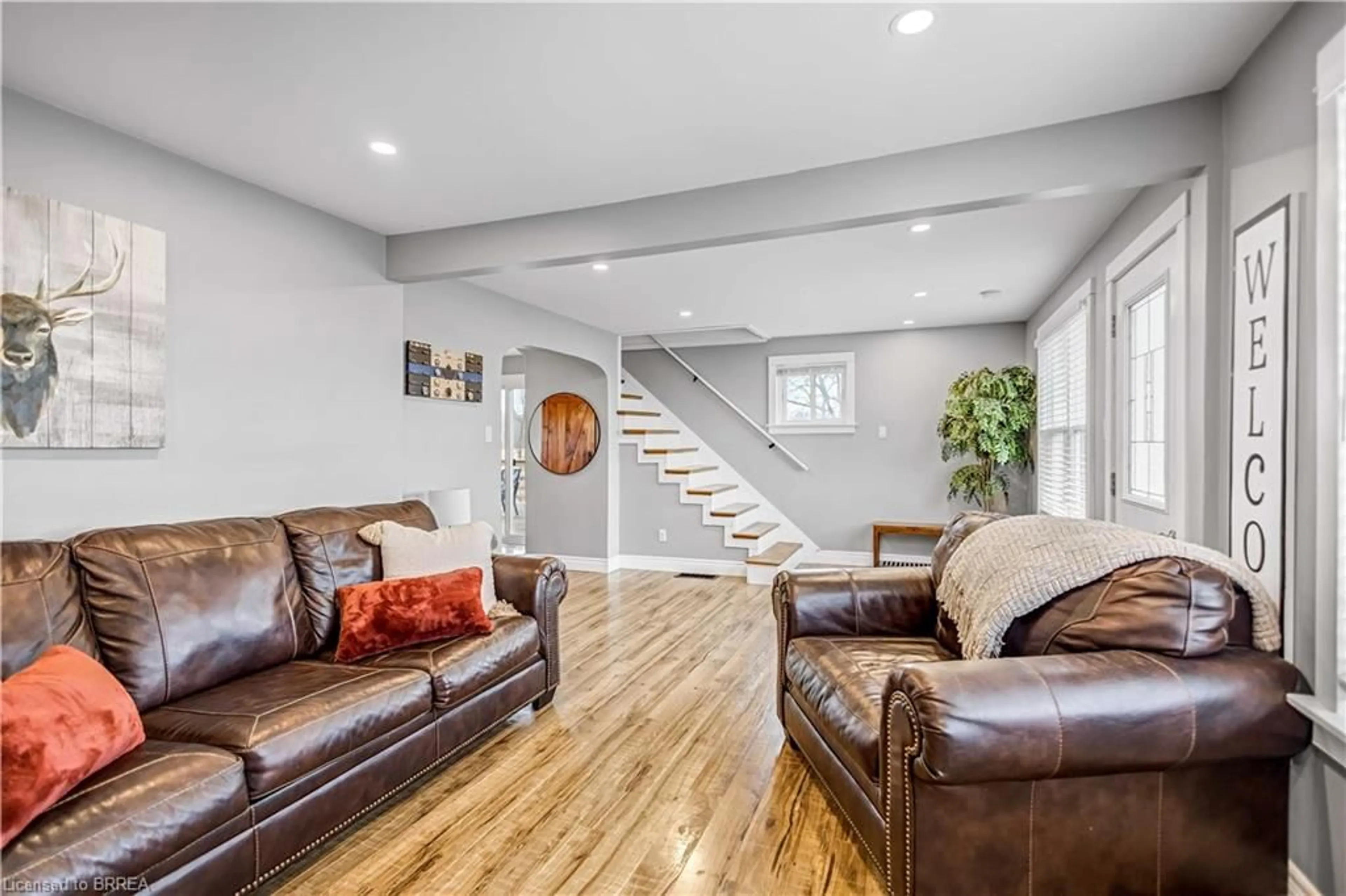 Living room with furniture, unknown for 42770 3 Hwy, Wainfleet Ontario L0S 1V0