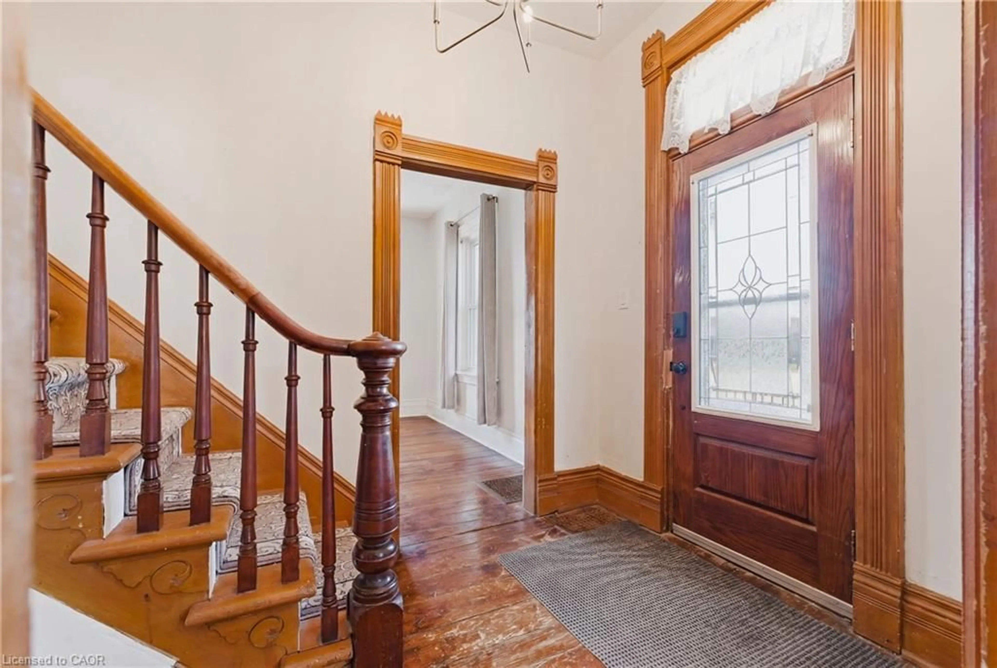 Indoor foyer for 17 Allan St, Clifford Ontario N0G 1M0
