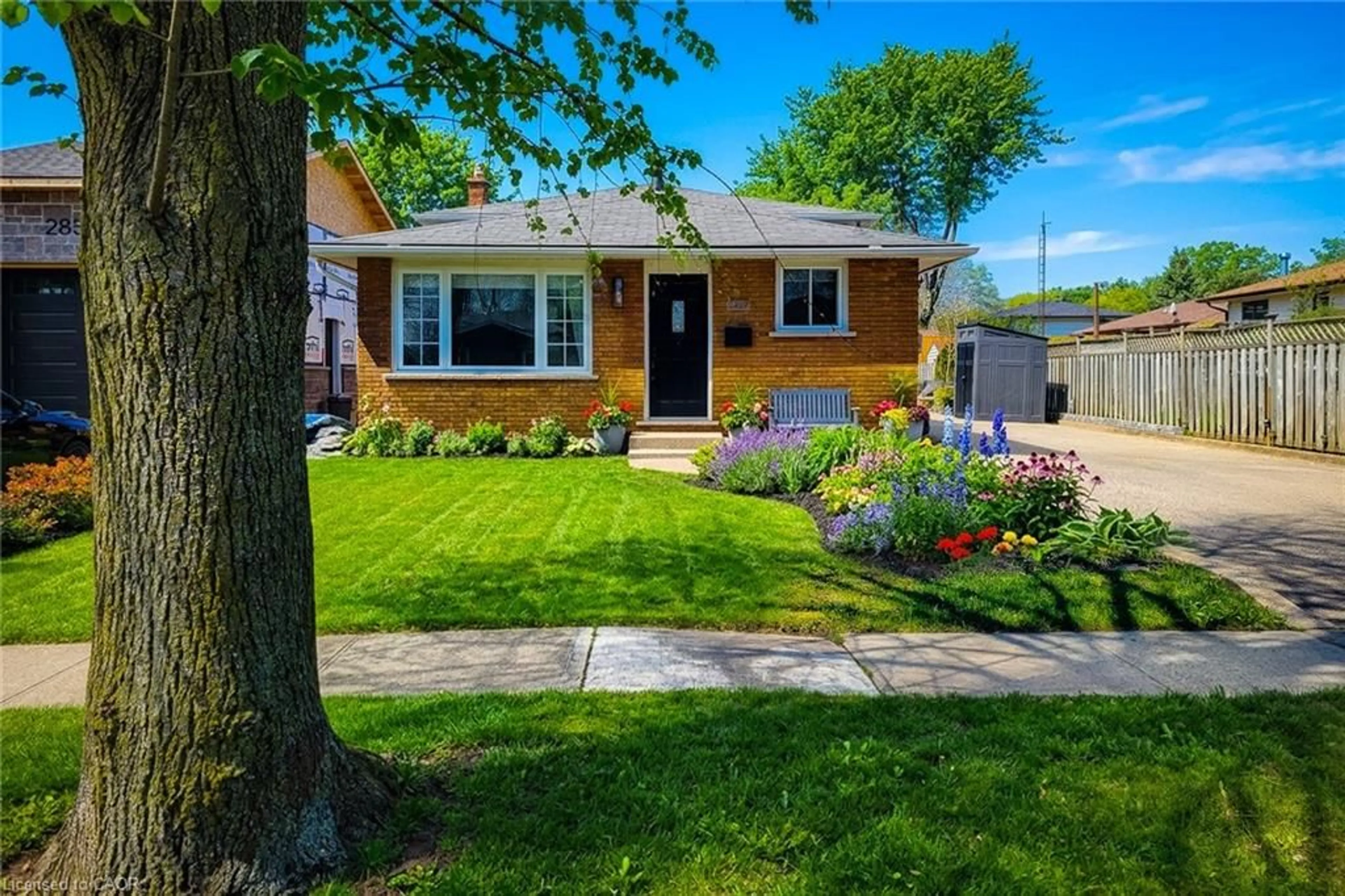 Home with brick exterior material, street for 2827 Fredonia Dr, Niagara Falls Ontario L2J 3M8