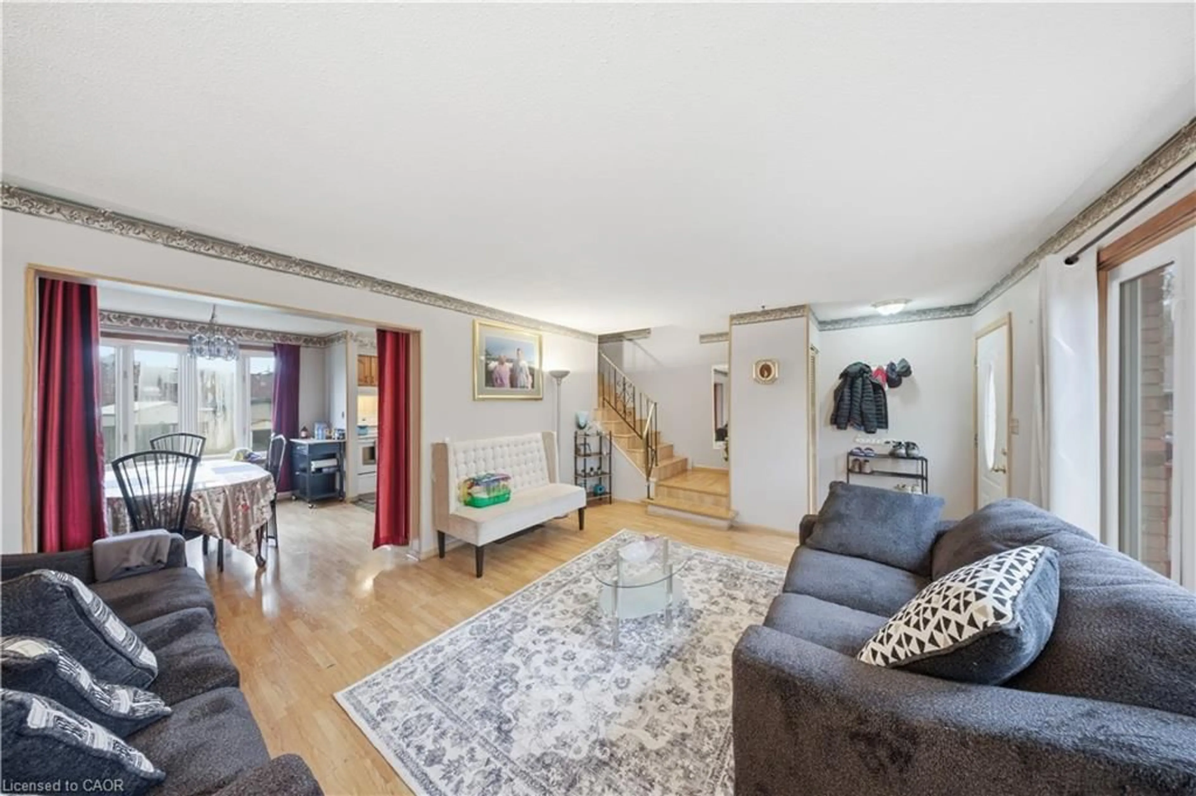 Living room with furniture, unknown for 116 Gainsborough Rd, Hamilton Ontario L8E 1E1