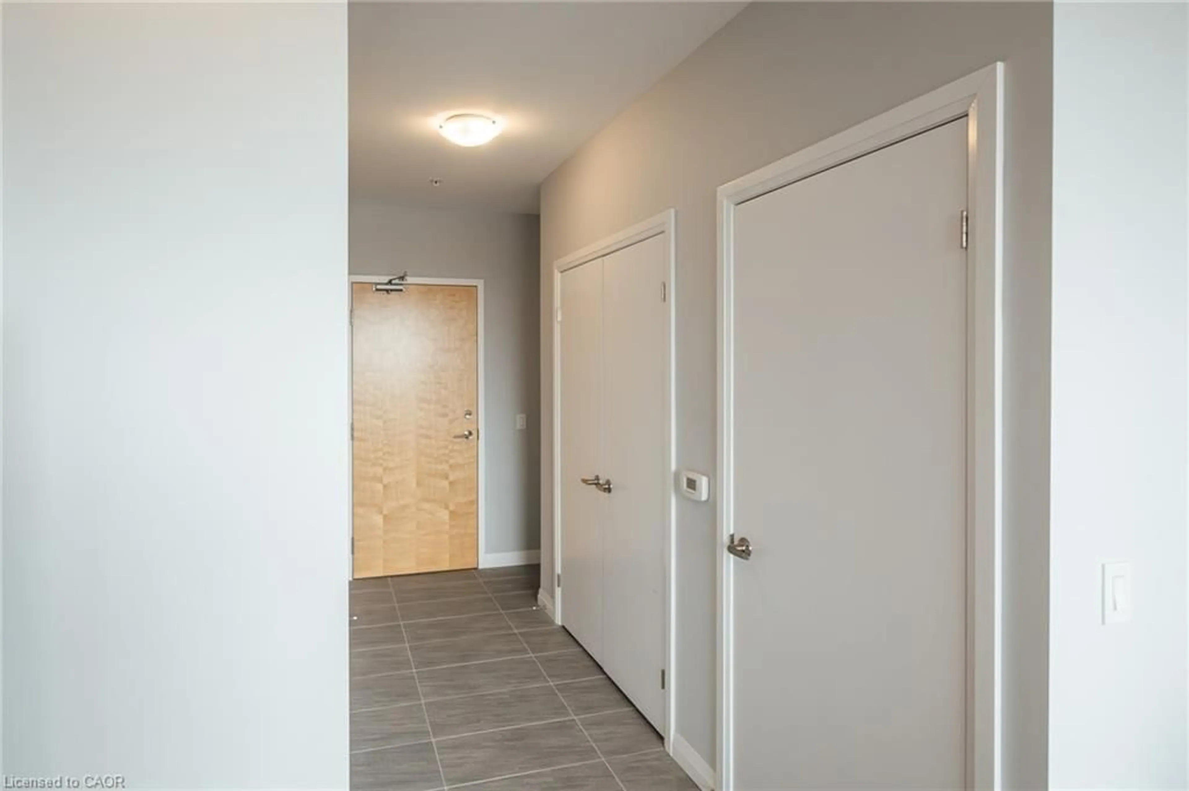 Indoor entryway for 104 Garment St, Kitchener Ontario N2G 0C8