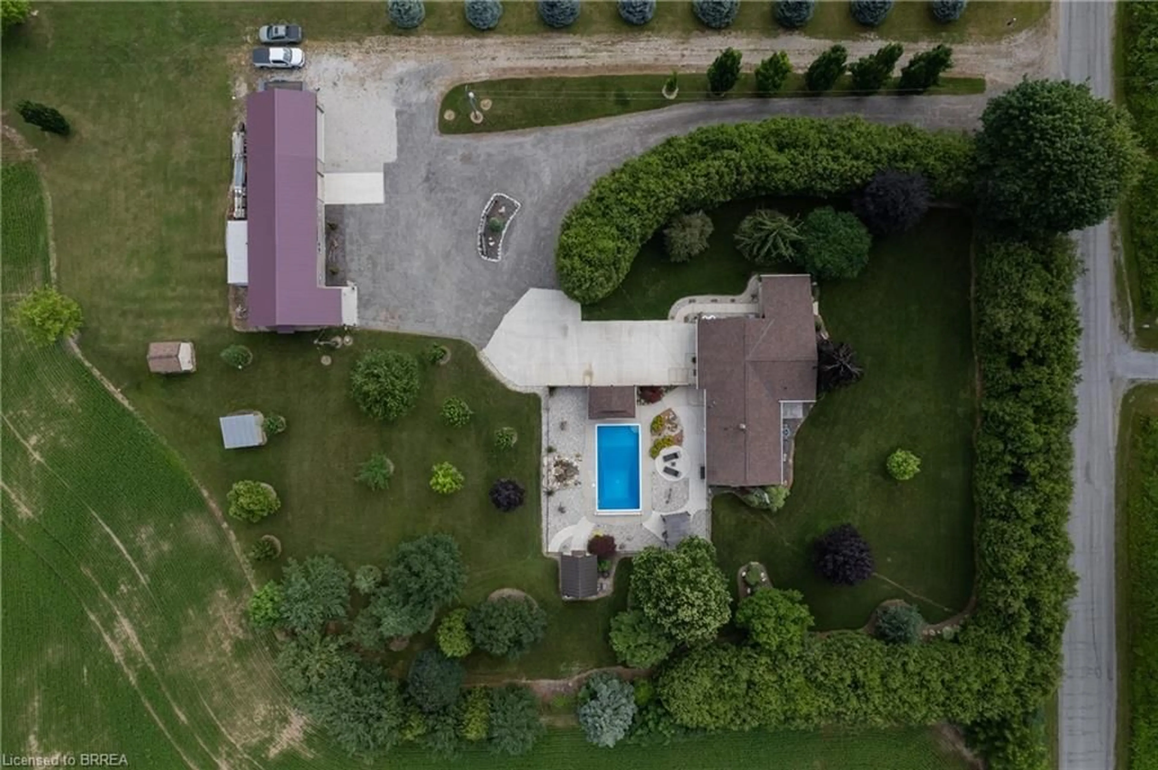 A pic from outside/outdoor area/front of a property/back of a property/a pic from drone, street for 1409 Charlotteville Road 5, Simcoe Ontario N3Y 4K1