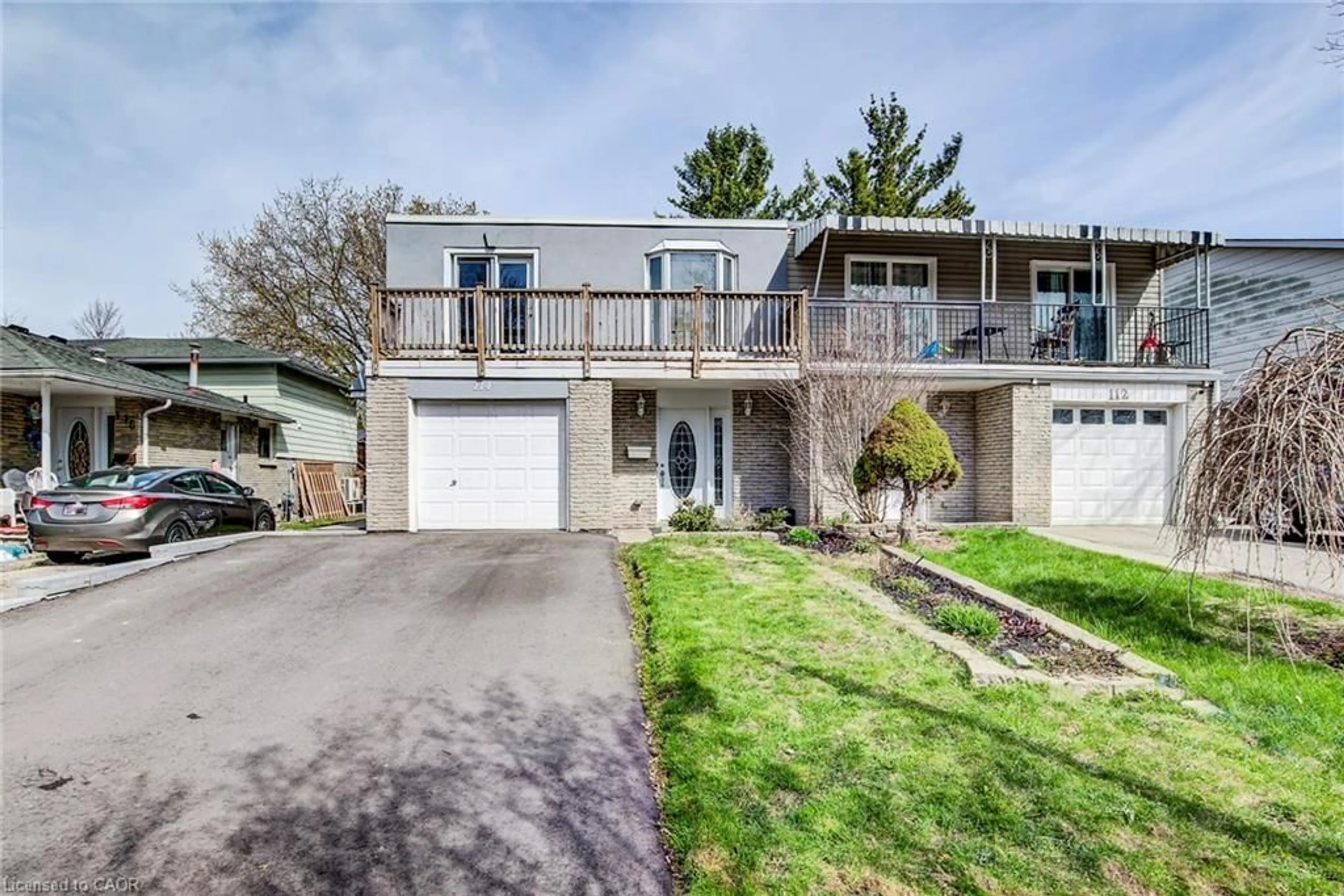 Home with vinyl exterior material, street for 114 Dalegrove Dr, Kitchener Ontario N2M 2G5