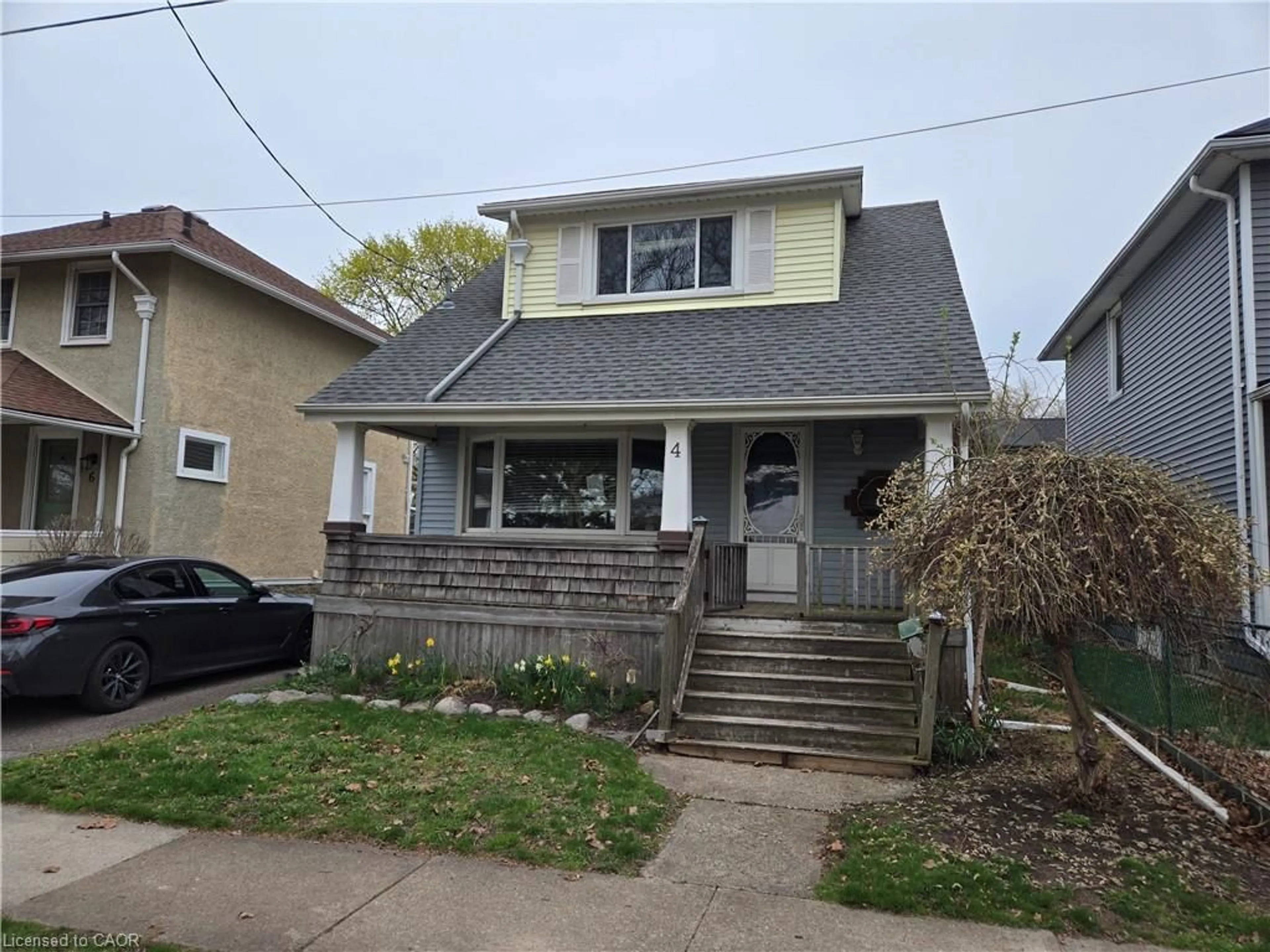 Home with vinyl exterior material, street for 4 Haig St, St. Catharines Ontario L2R 6K5