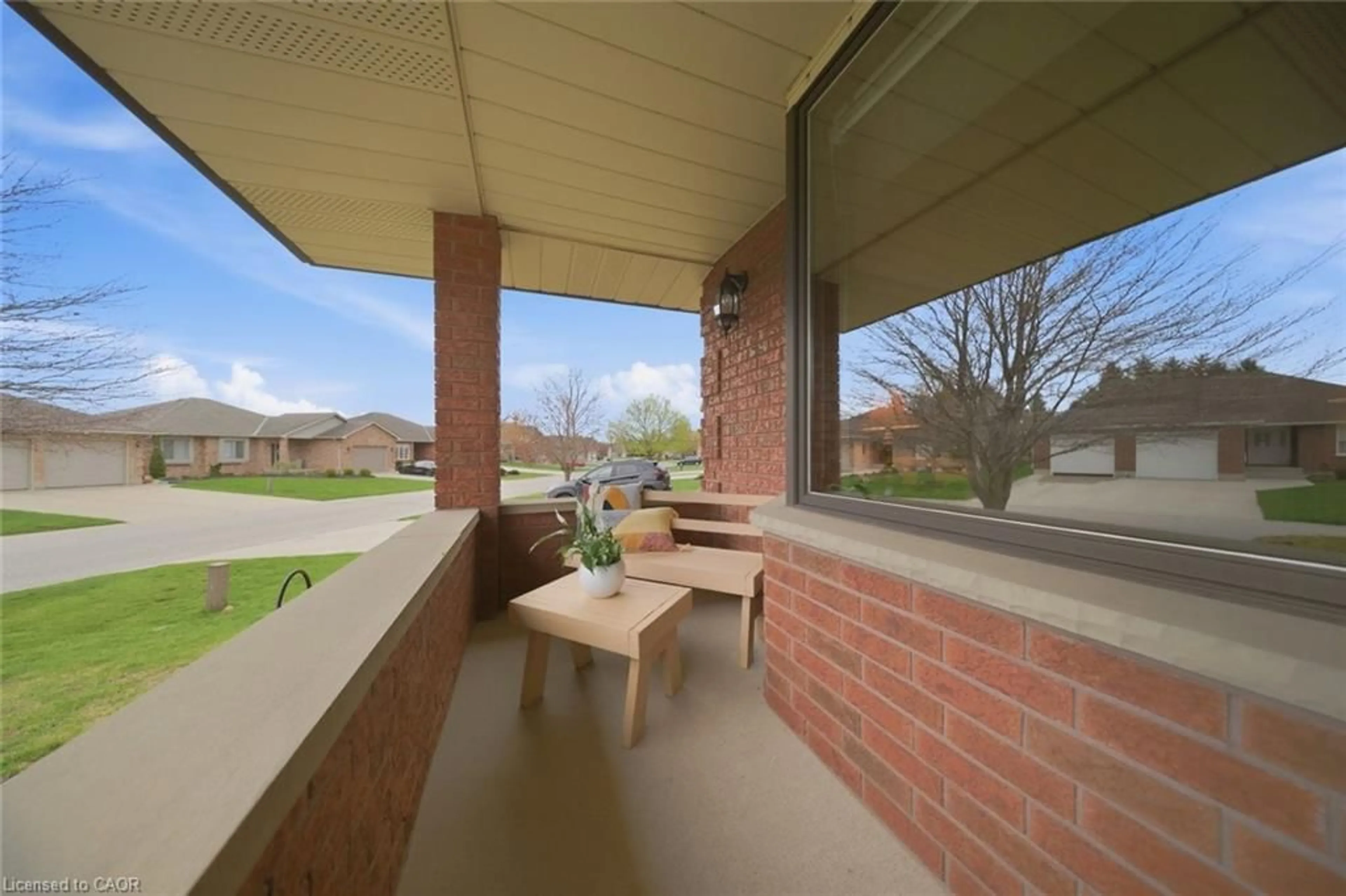 Patio, street for 2 Viola Crt, Delhi Ontario N4B 3C9