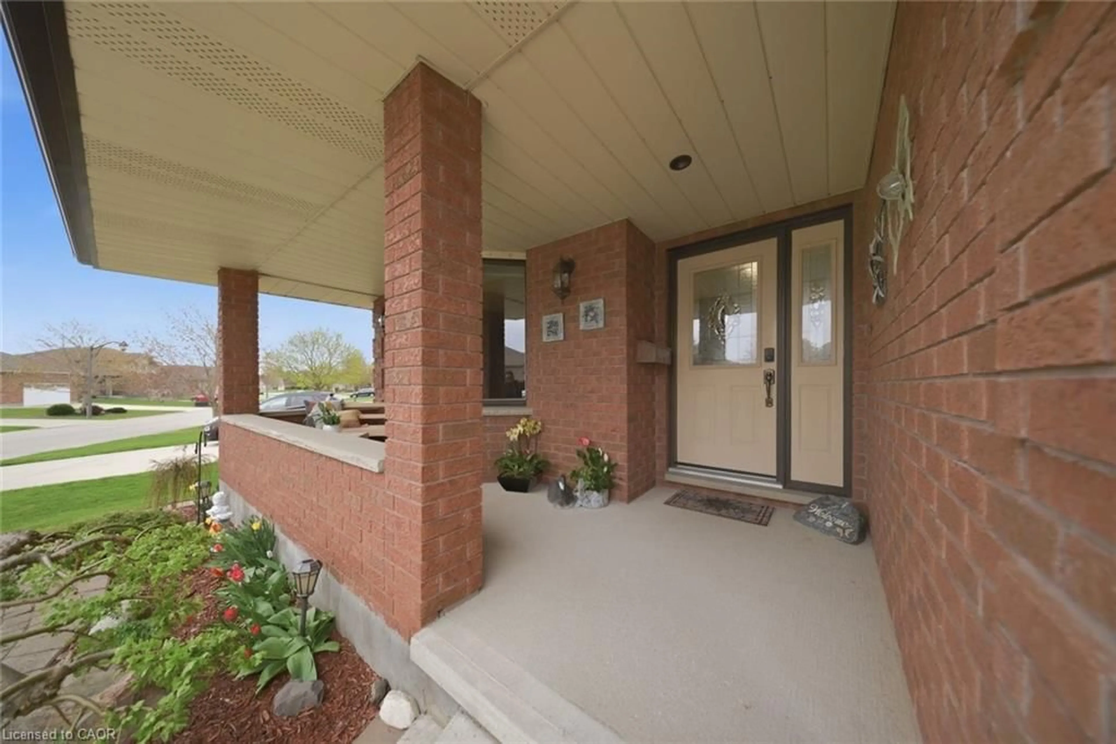 Indoor entryway for 2 Viola Crt, Delhi Ontario N4B 3C9