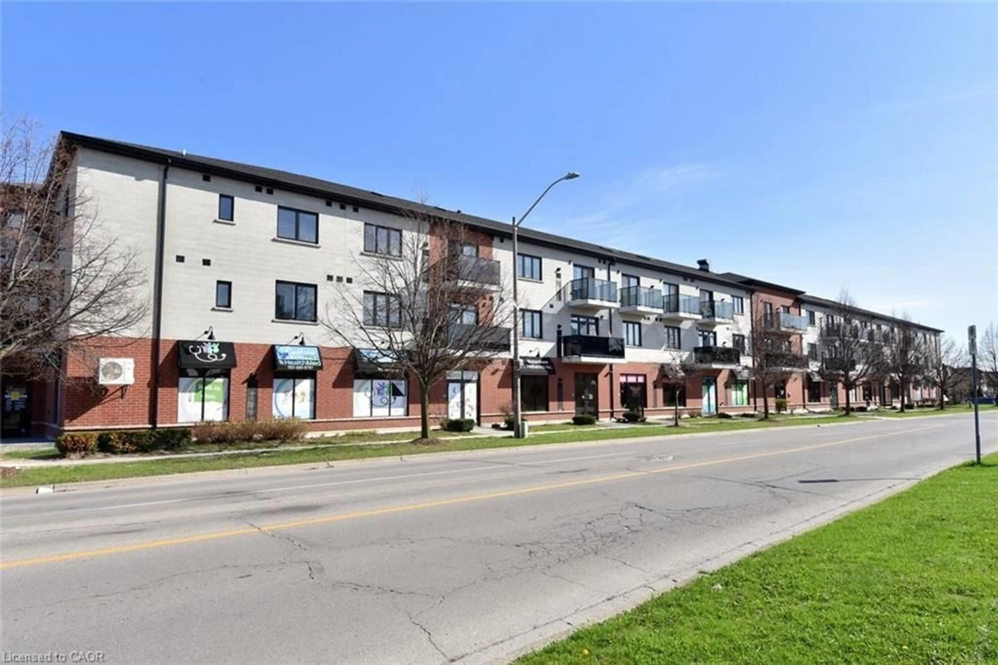 Patio, building for 170 Rockhaven Lane #210, Hamilton Ontario L8B 1B5