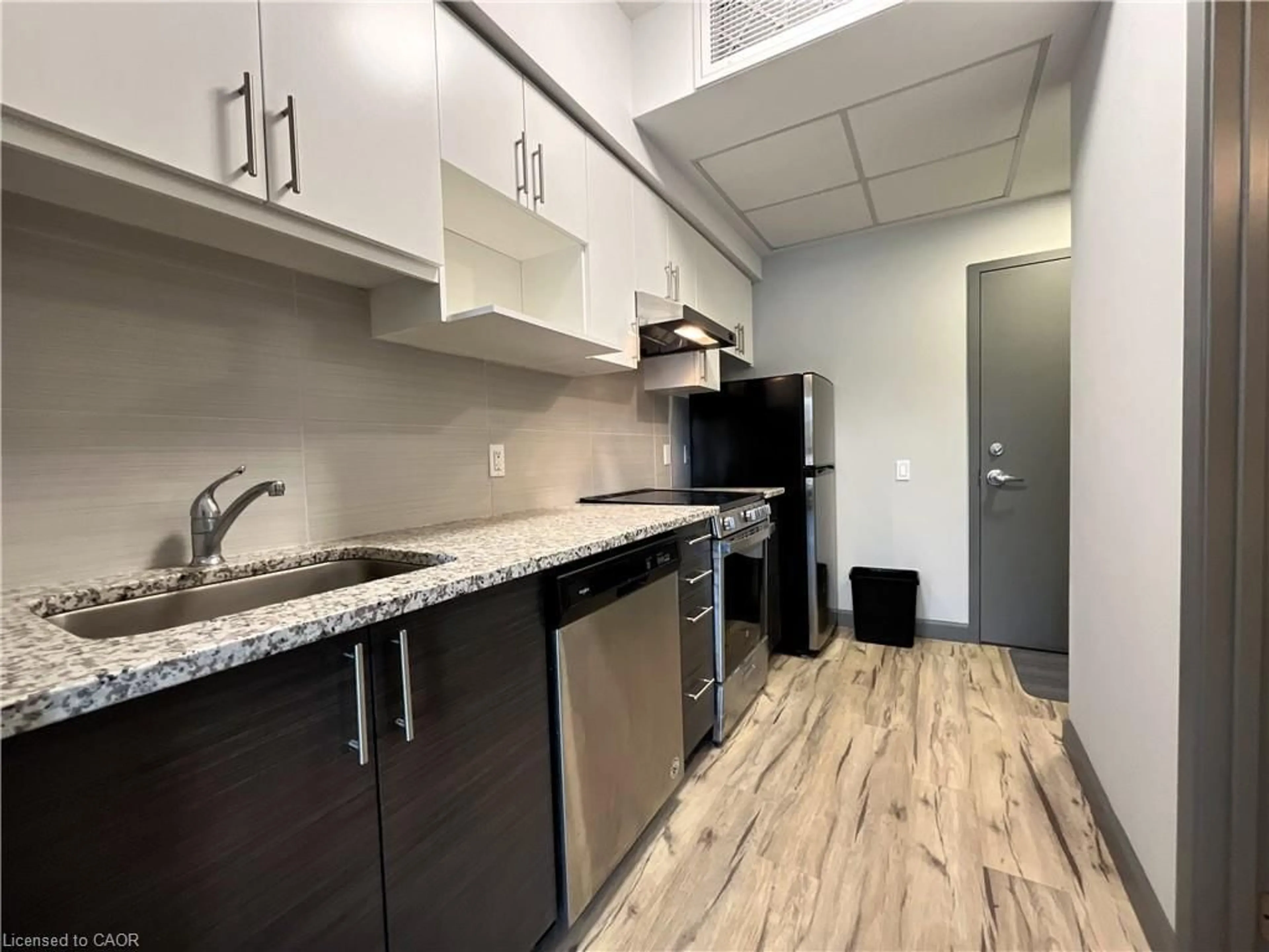 Standard kitchen, unknown for 77 Leland St #418, Hamilton Ontario L8S 3A1