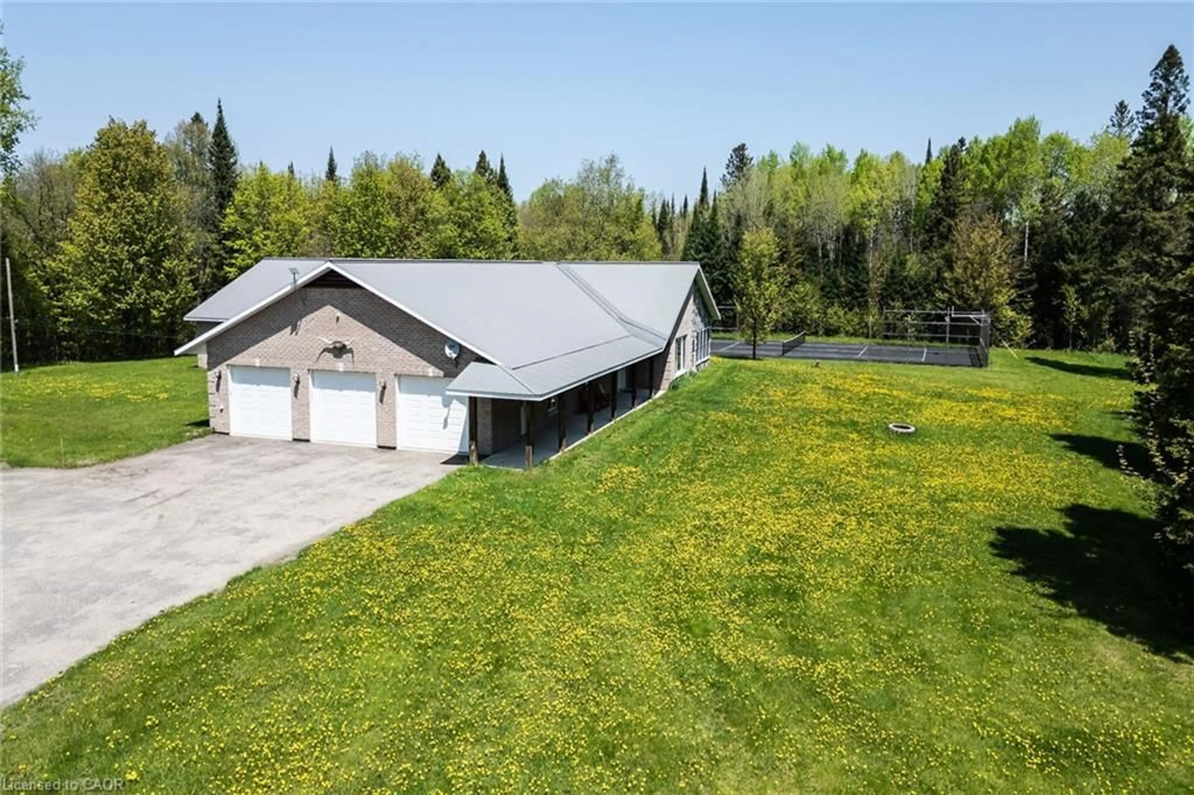 A pic from outside/outdoor area/front of a property/back of a property/a pic from drone, unknown for 146 Oke Dr, Burk's Falls Ontario P0A 1C0