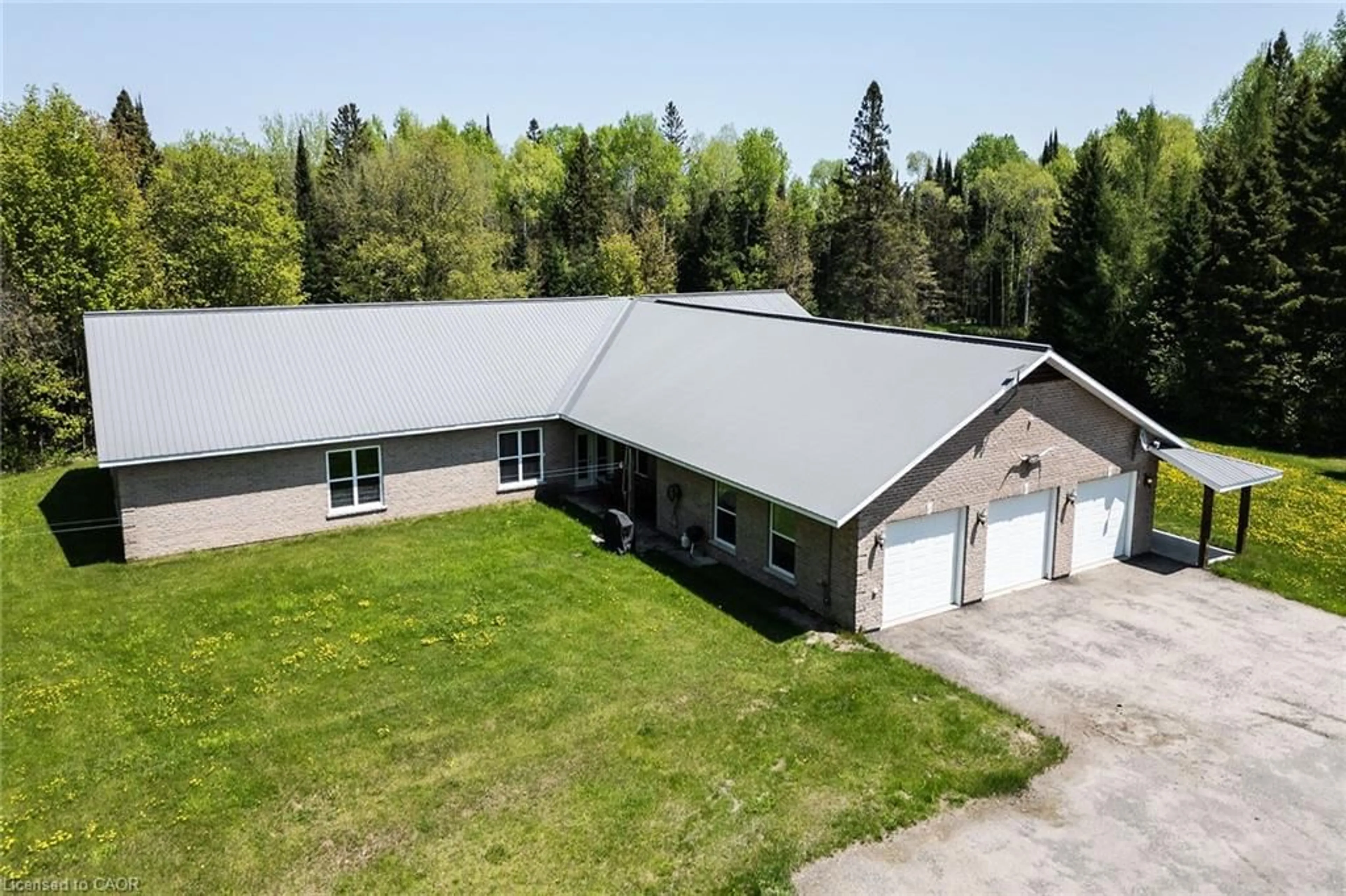 A pic from outside/outdoor area/front of a property/back of a property/a pic from drone, building for 146 Oke Dr, Burk's Falls Ontario P0A 1C0
